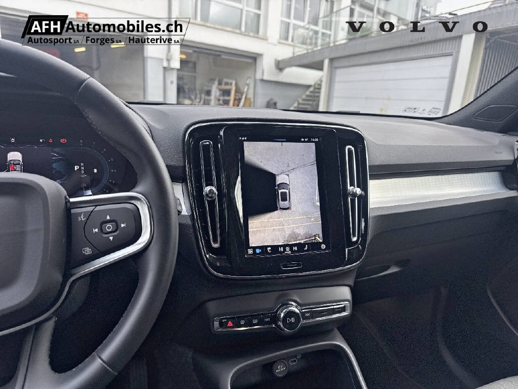 VOLVO XC40 2.0 B3 MH Plus Dark-image-11