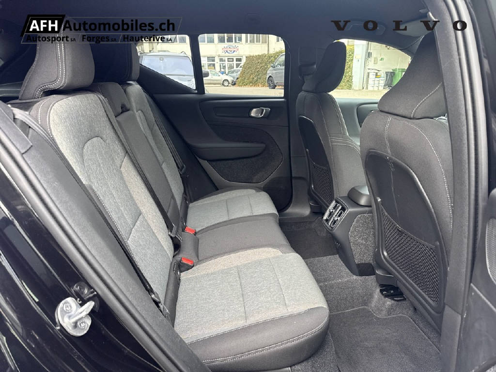 VOLVO XC40 2.0 B3 MH Plus Dark-image-15