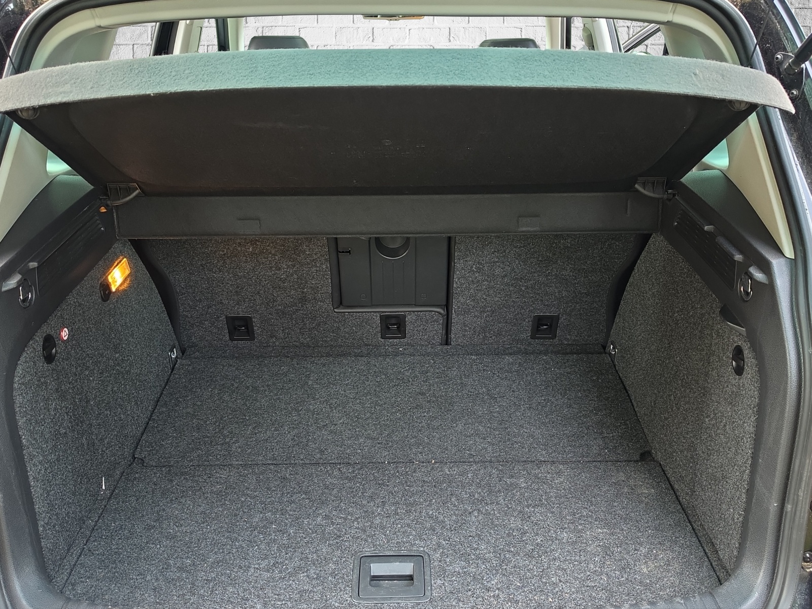 VW Tiguan 2.0 TSI Sport&Style-image-17
