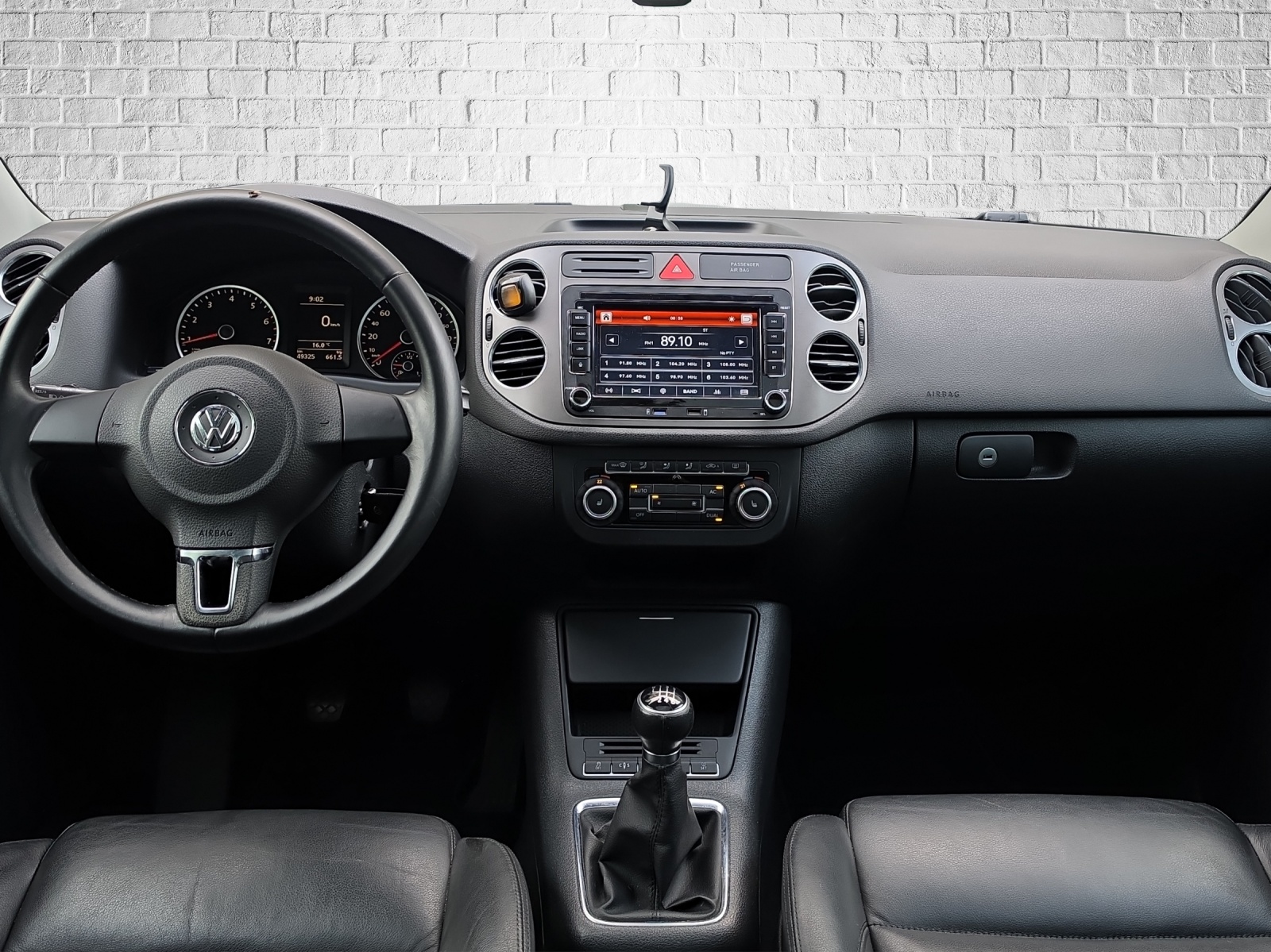 VW Tiguan 2.0 TSI Sport&Style-image-11
