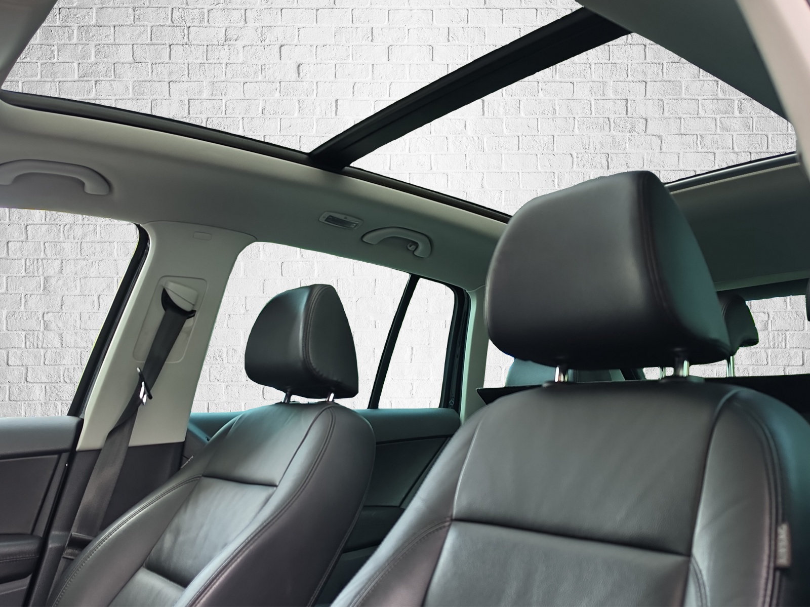 VW Tiguan 2.0 TSI Sport&Style-image-10