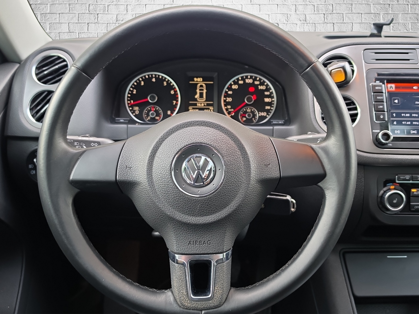 VW Tiguan 2.0 TSI Sport&Style-image-13