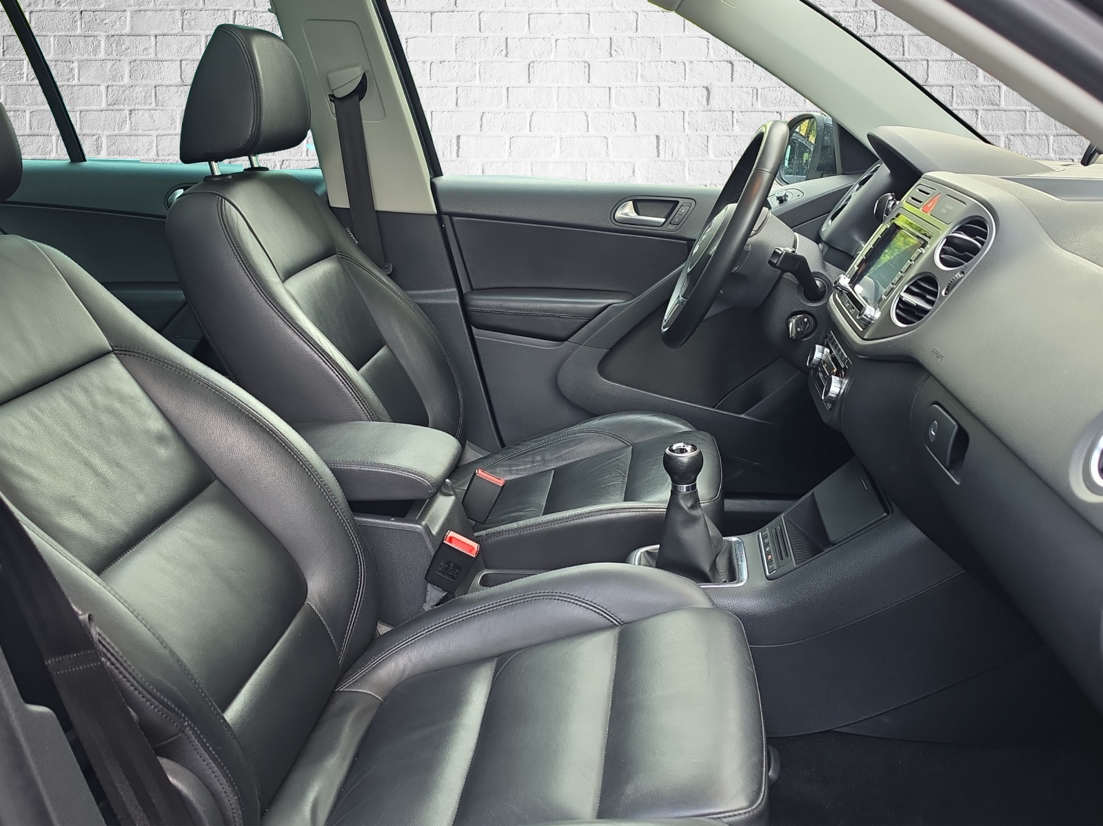 VW Tiguan 2.0 TSI Sport&Style-image-9