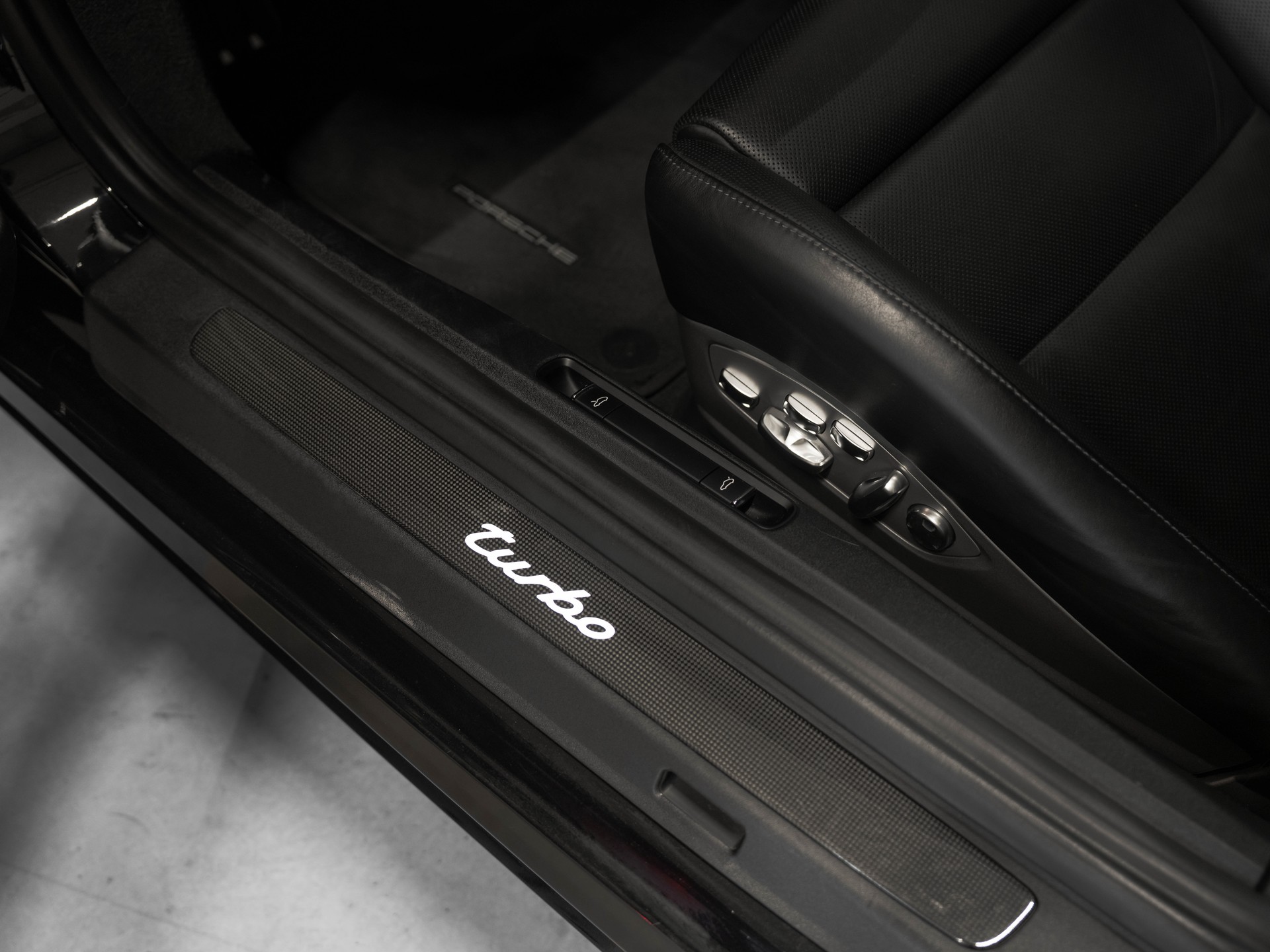 PORSCHE 911 Turbo PDK-image-18