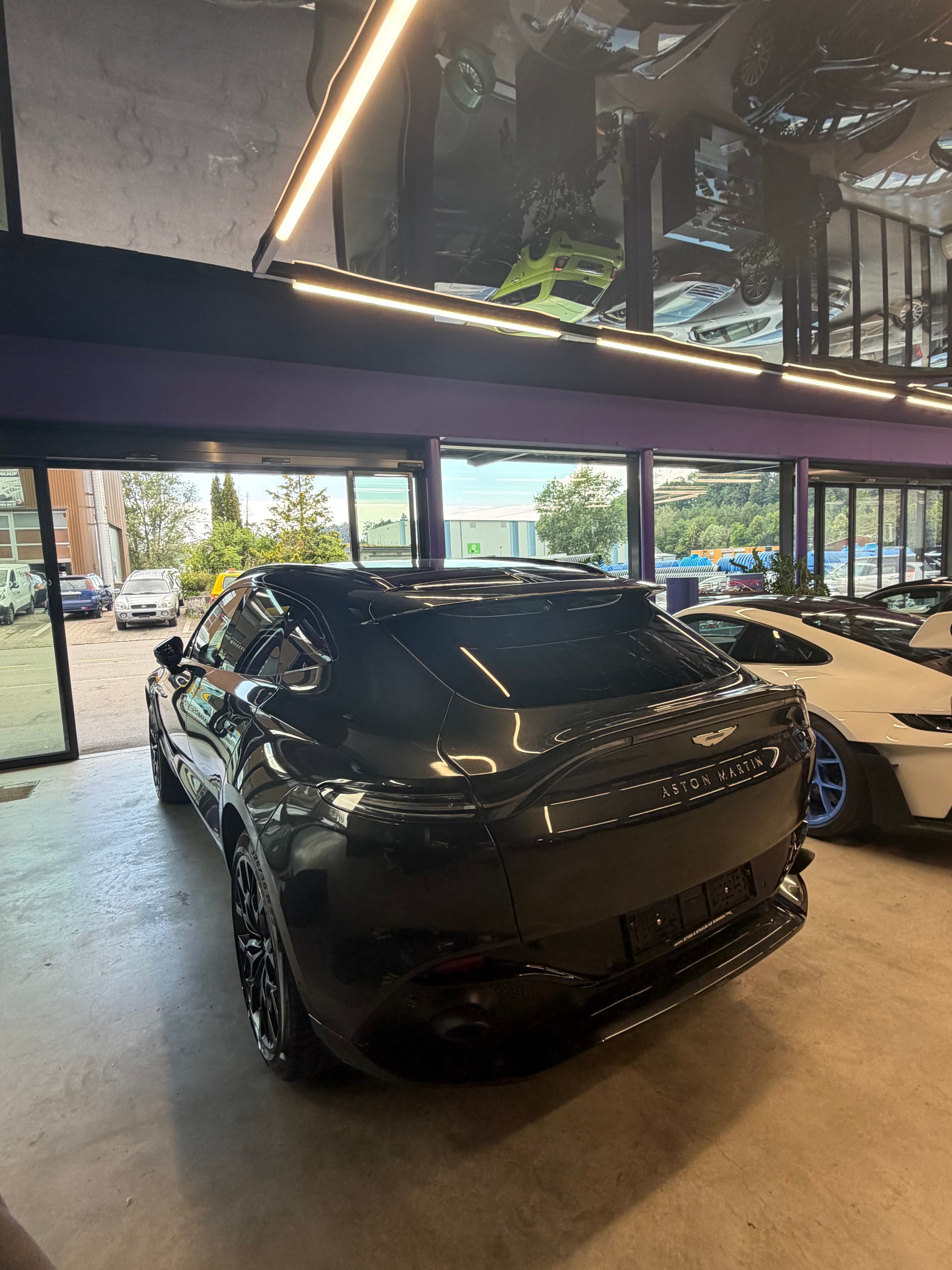 ASTON MARTIN DBX 4.0 V8-image-7