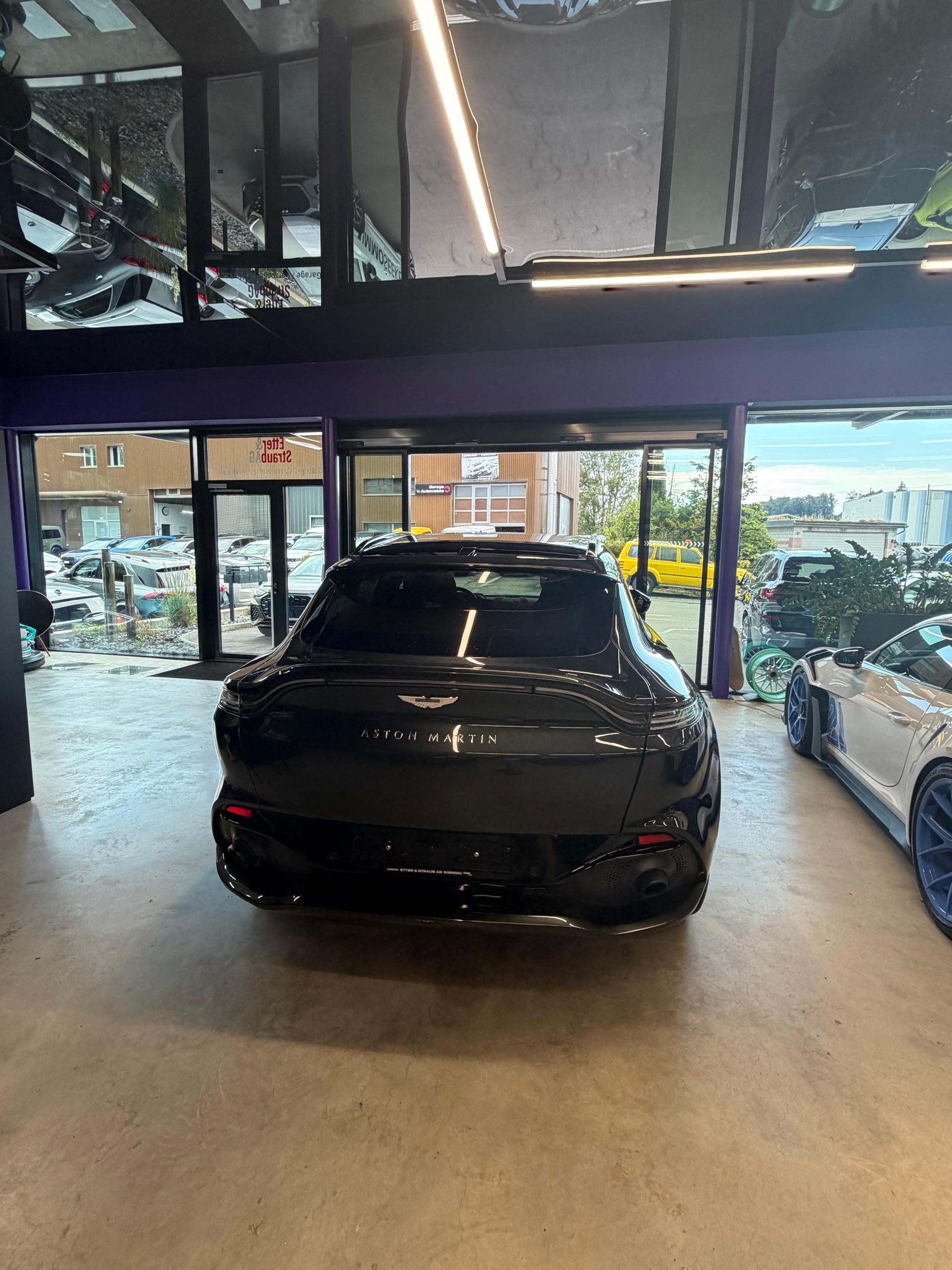 ASTON MARTIN DBX 4.0 V8-image-3