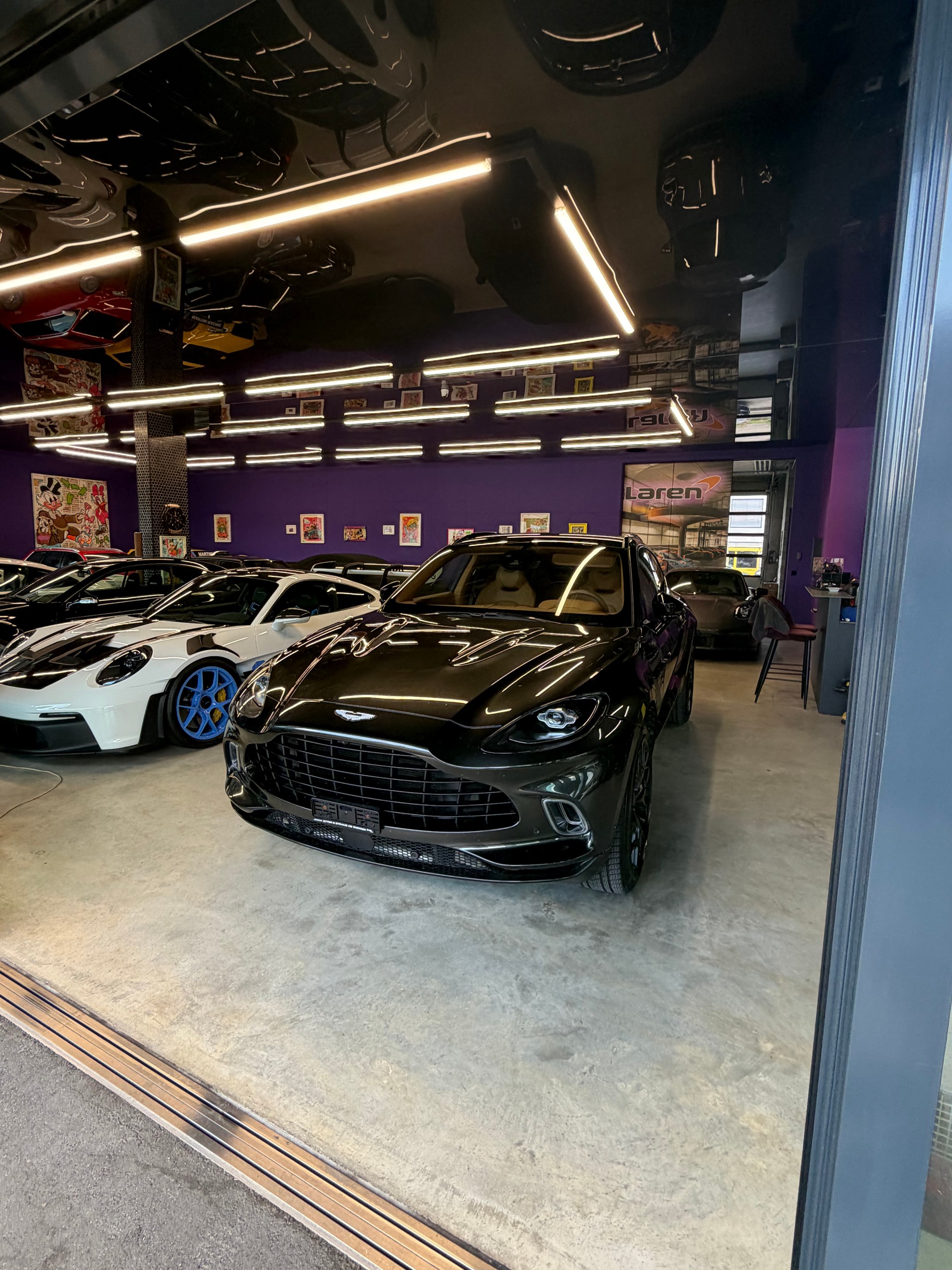 ASTON MARTIN DBX 4.0 V8-image-0