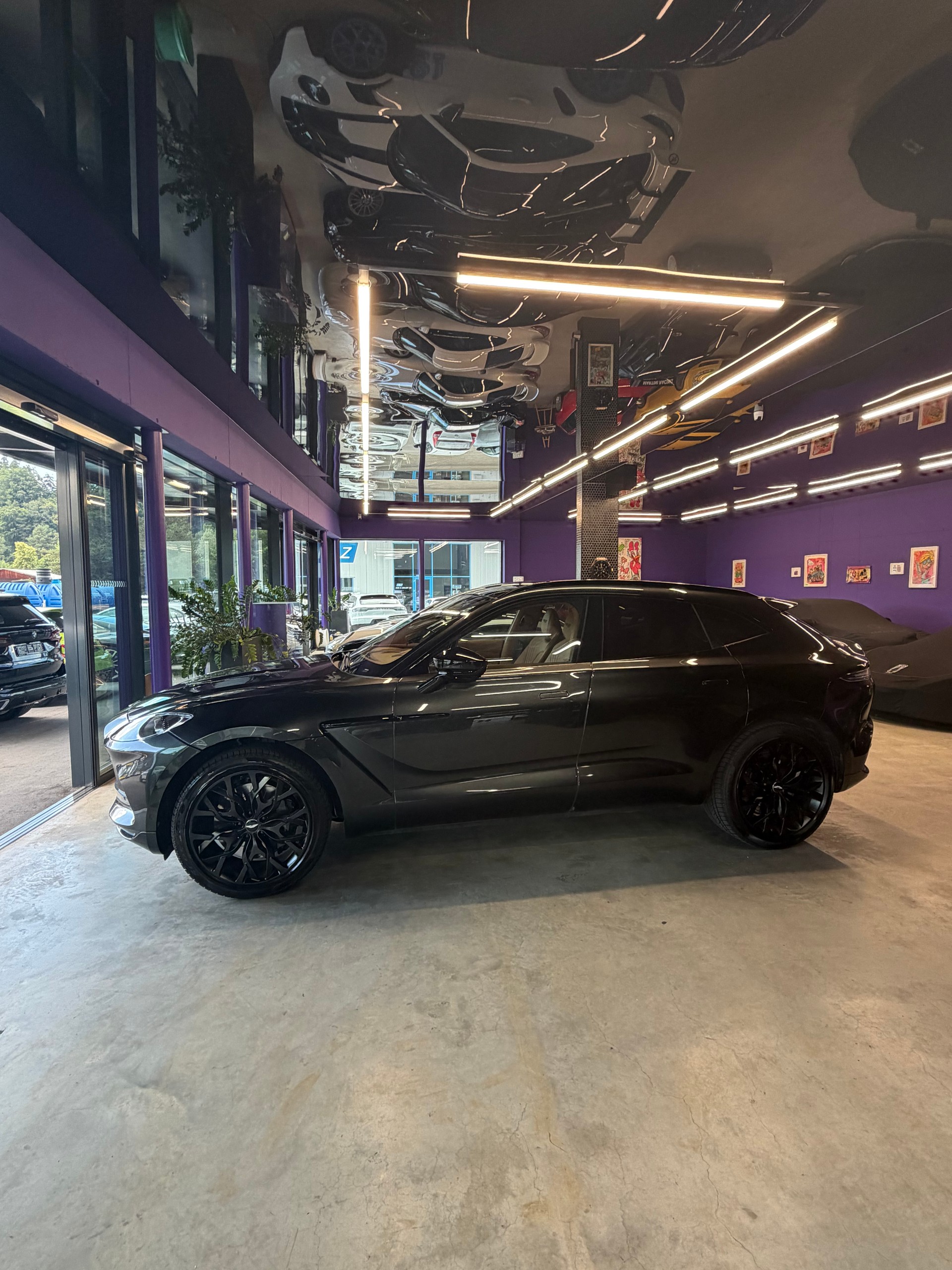 ASTON MARTIN DBX 4.0 V8-image-2