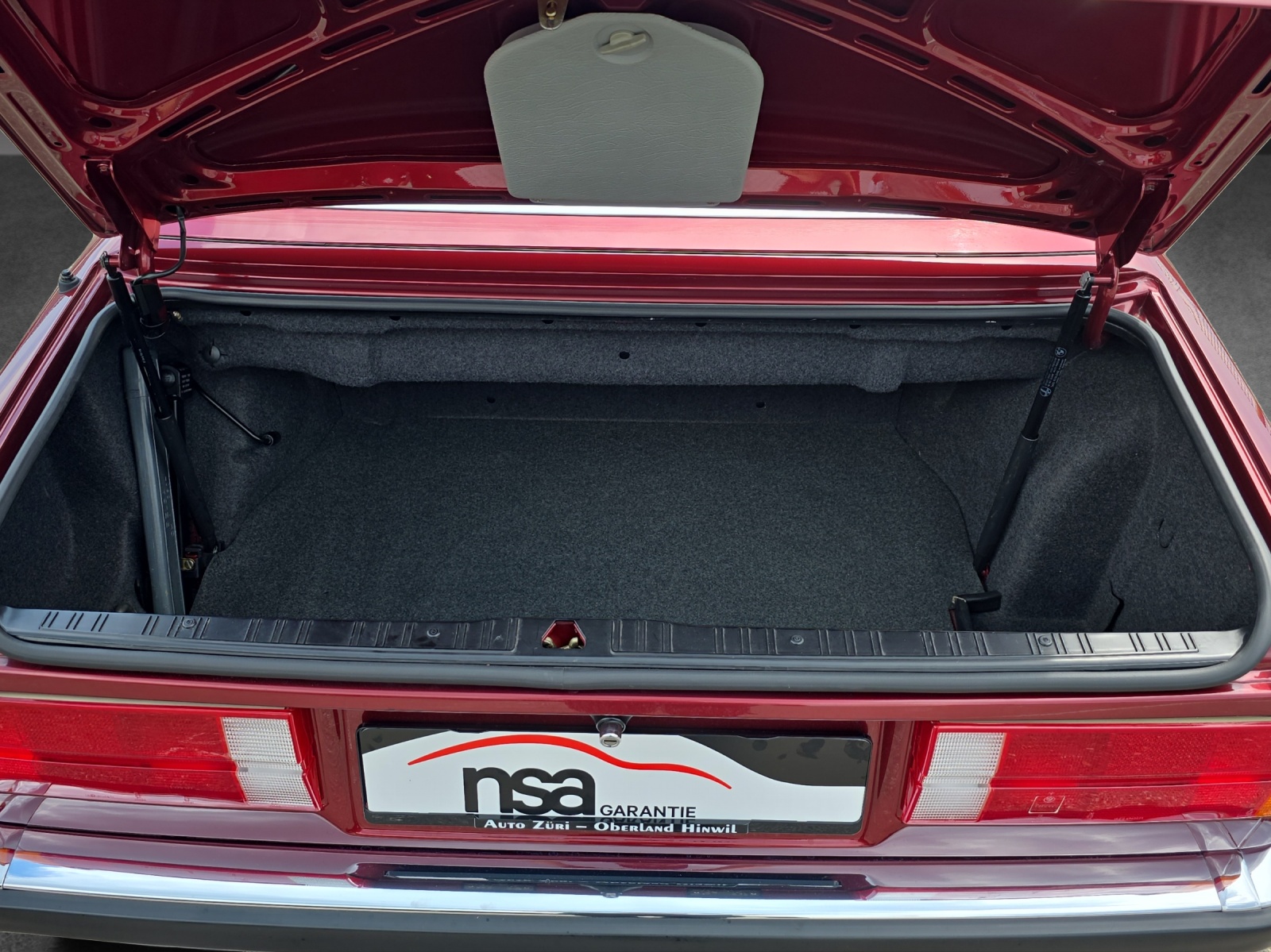 BMW 325i Cabrio-image-6