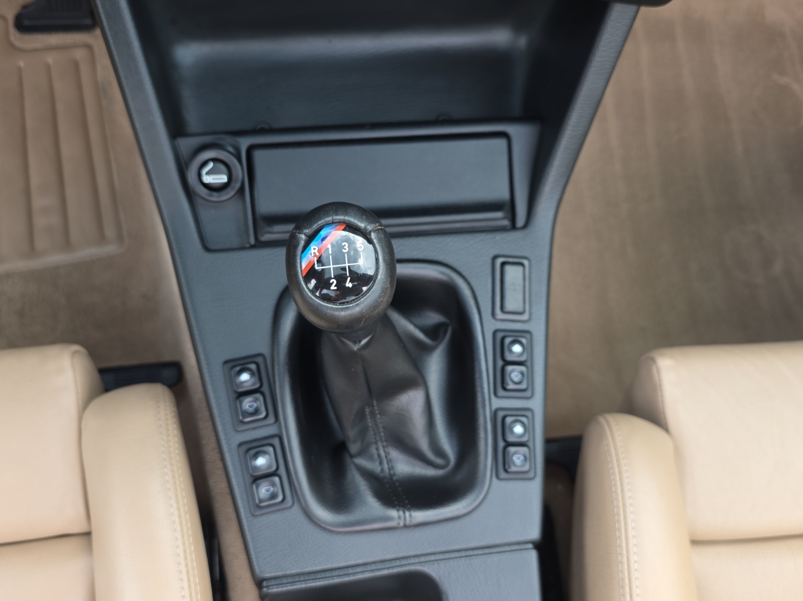 BMW 325i Cabrio-image-15