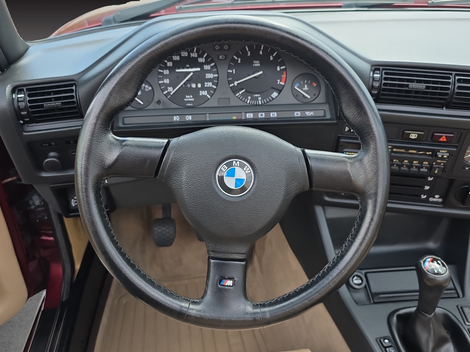 BMW 325i Cabrio-image-8