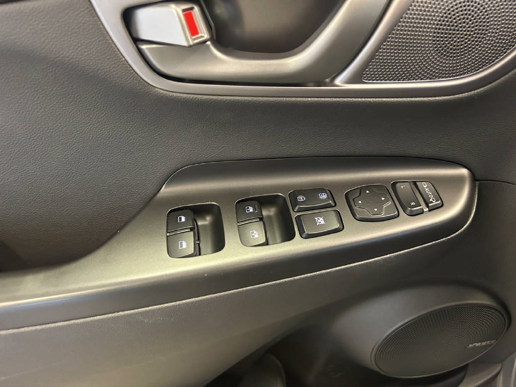 HYUNDAI Kona 64 kWh Electric Amplia-image-2
