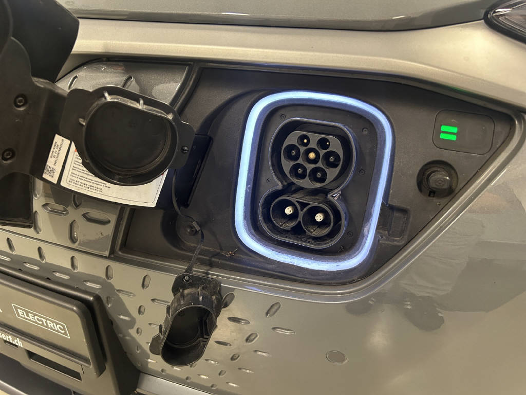 HYUNDAI Kona 64 kWh Electric Amplia-image-12