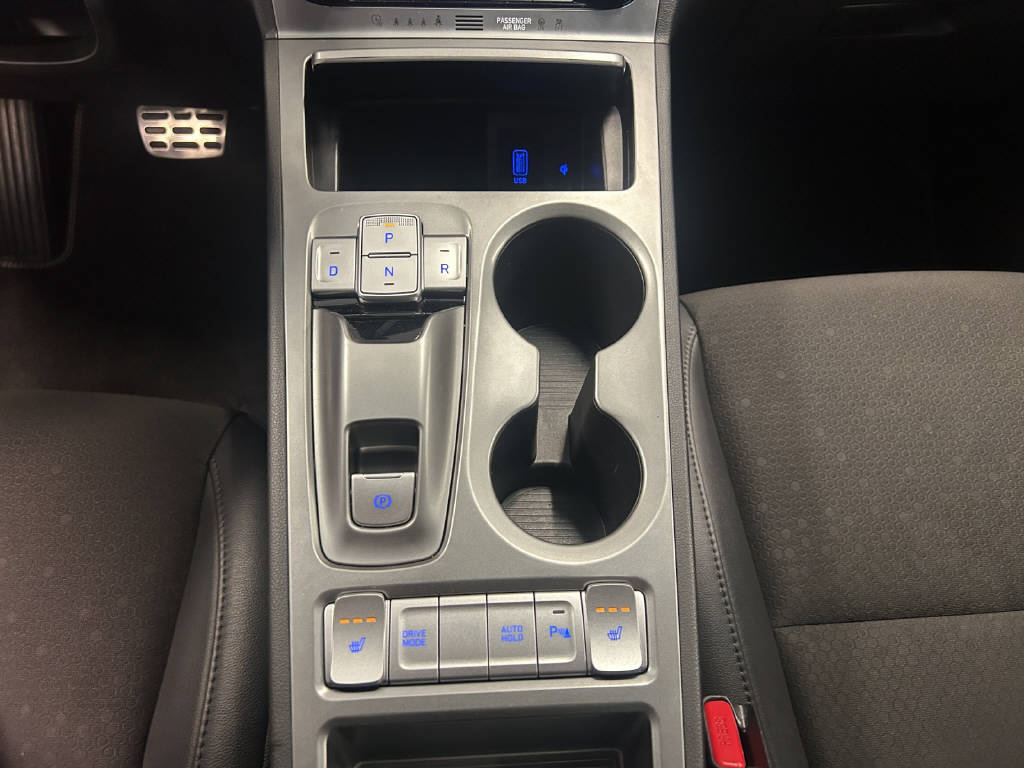 HYUNDAI Kona 64 kWh Electric Amplia-image-6