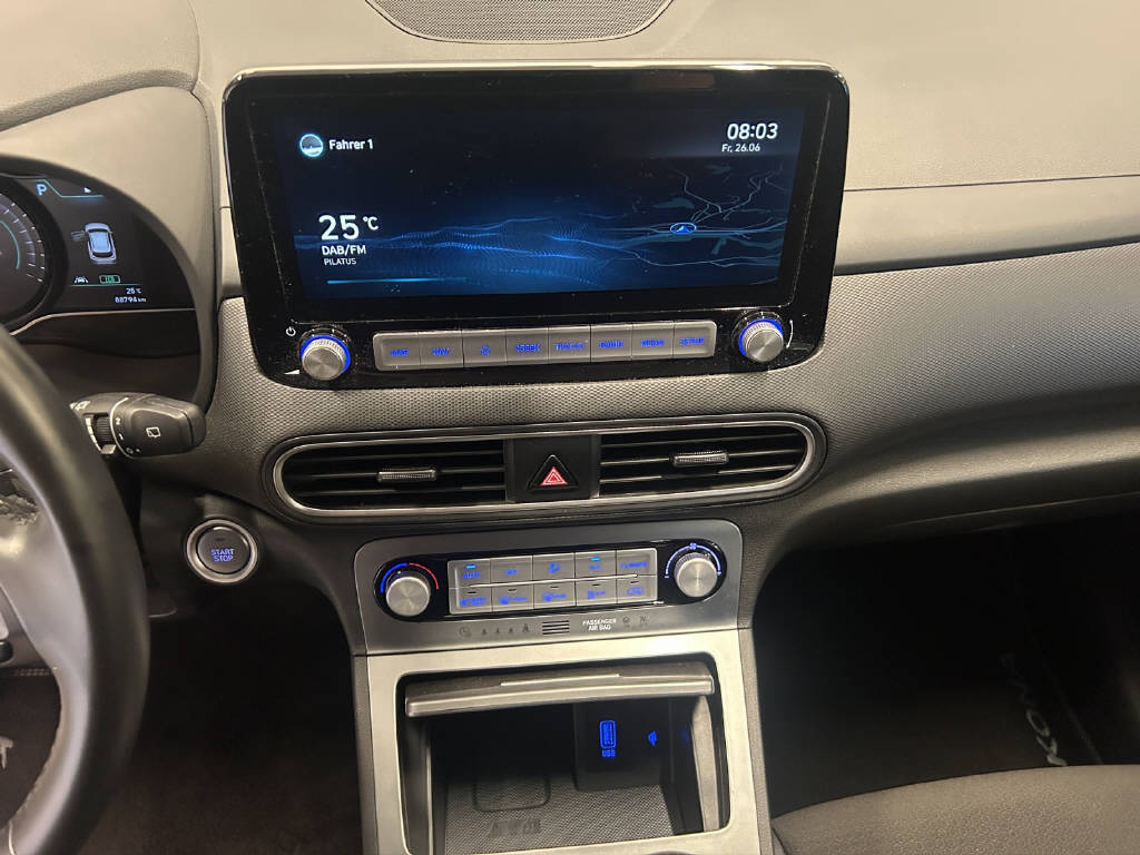 HYUNDAI Kona 64 kWh Electric Amplia-image-5