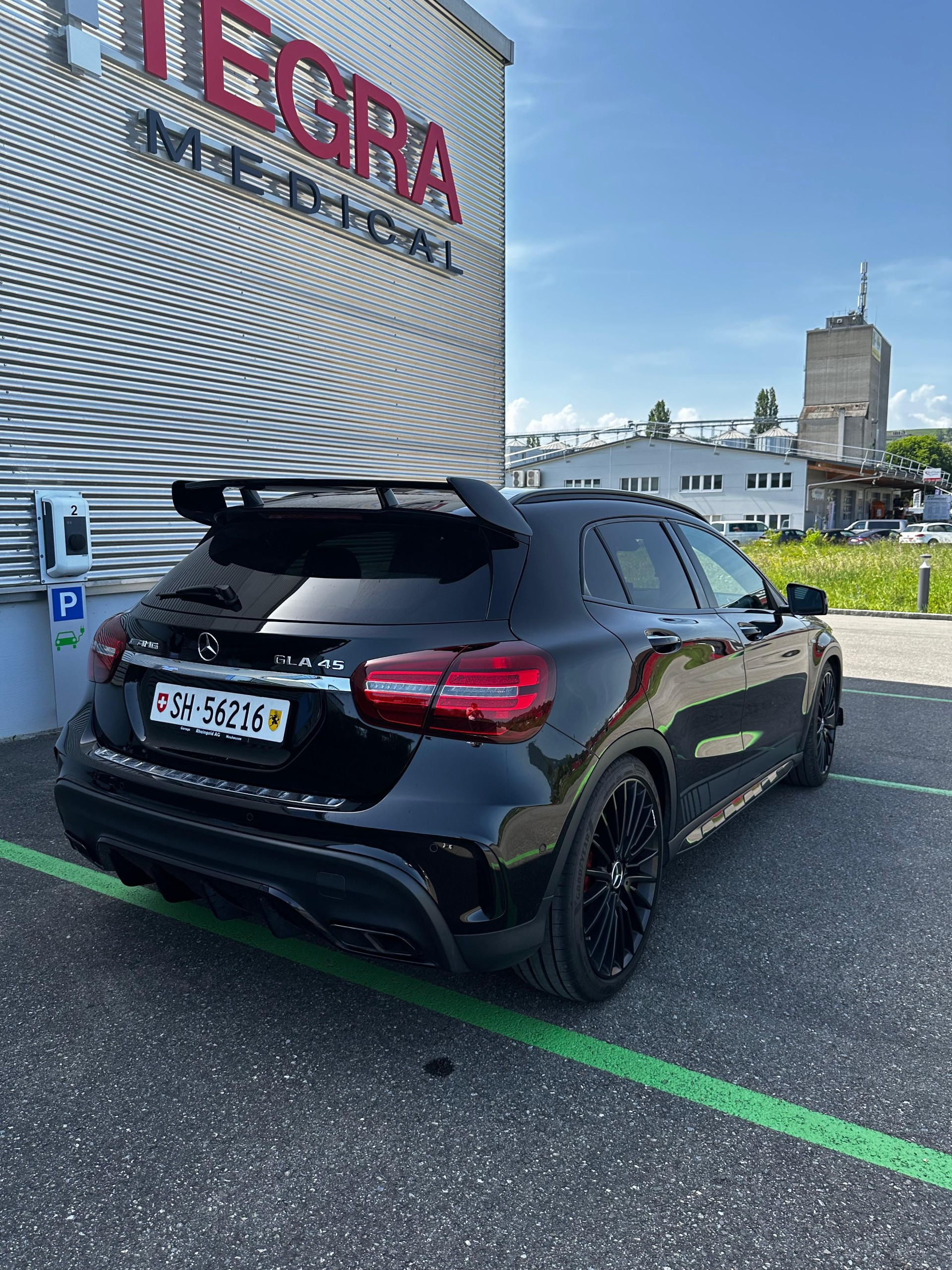 MERCEDES-BENZ GLA 45 AMG 4m-image-1