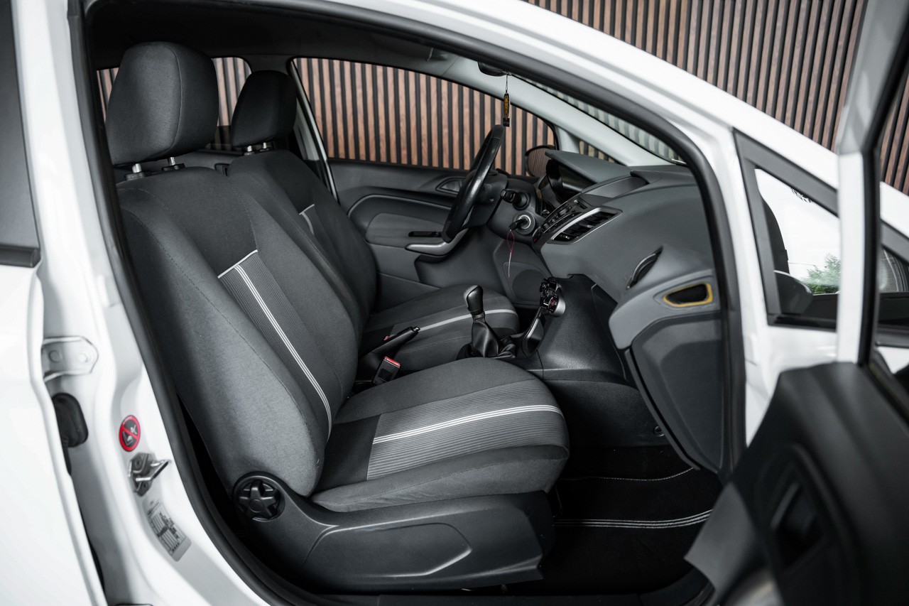 FORD Fiesta 1.25 16V Colourline-image-13