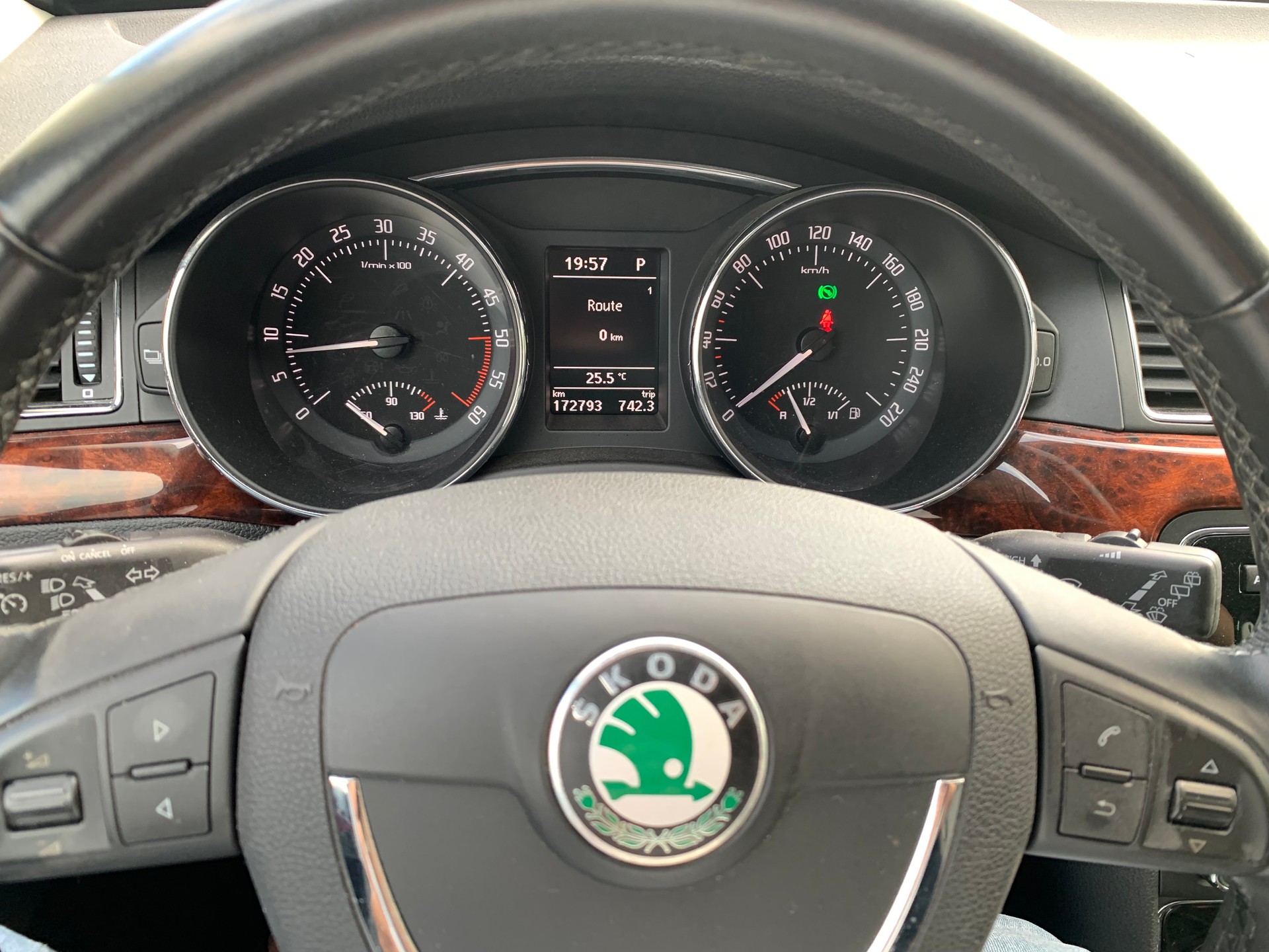 SKODA Superb Combi 2.0 TDi Ambition 4x4 DSG-image-11