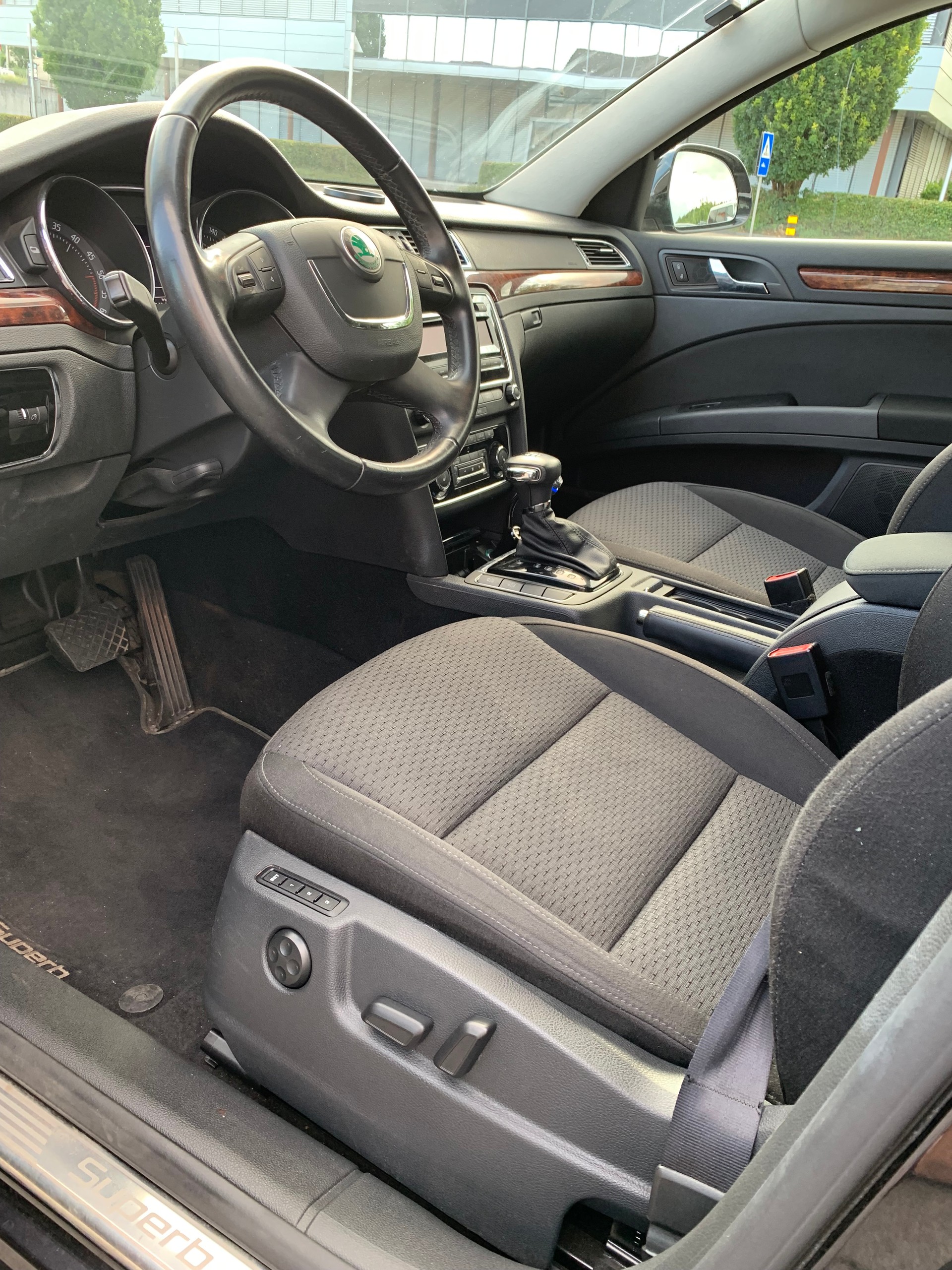 SKODA Superb Combi 2.0 TDi Ambition 4x4 DSG-image-8