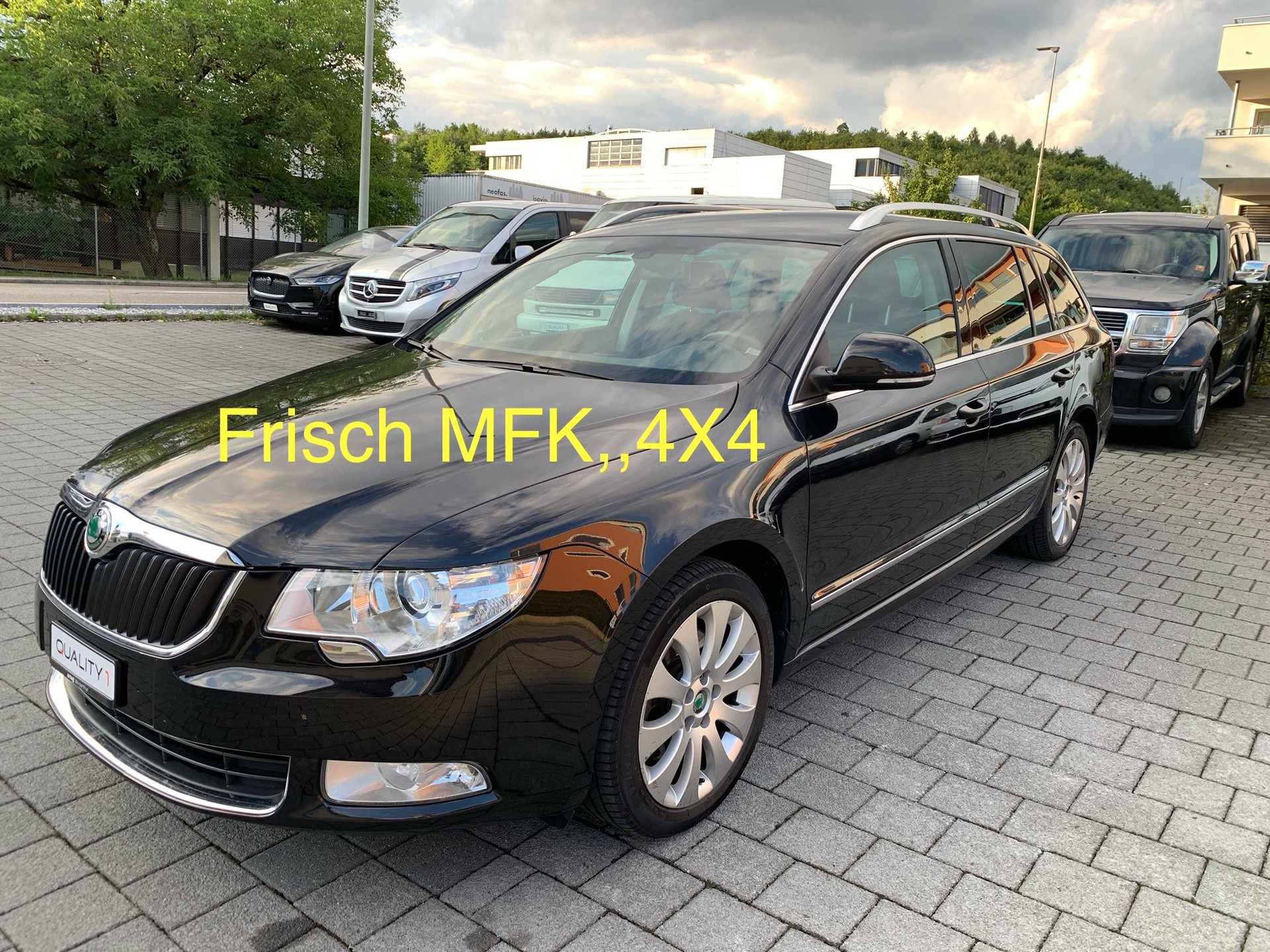 SKODA Superb Combi 2.0 TDi Ambition 4x4 DSG-image-0