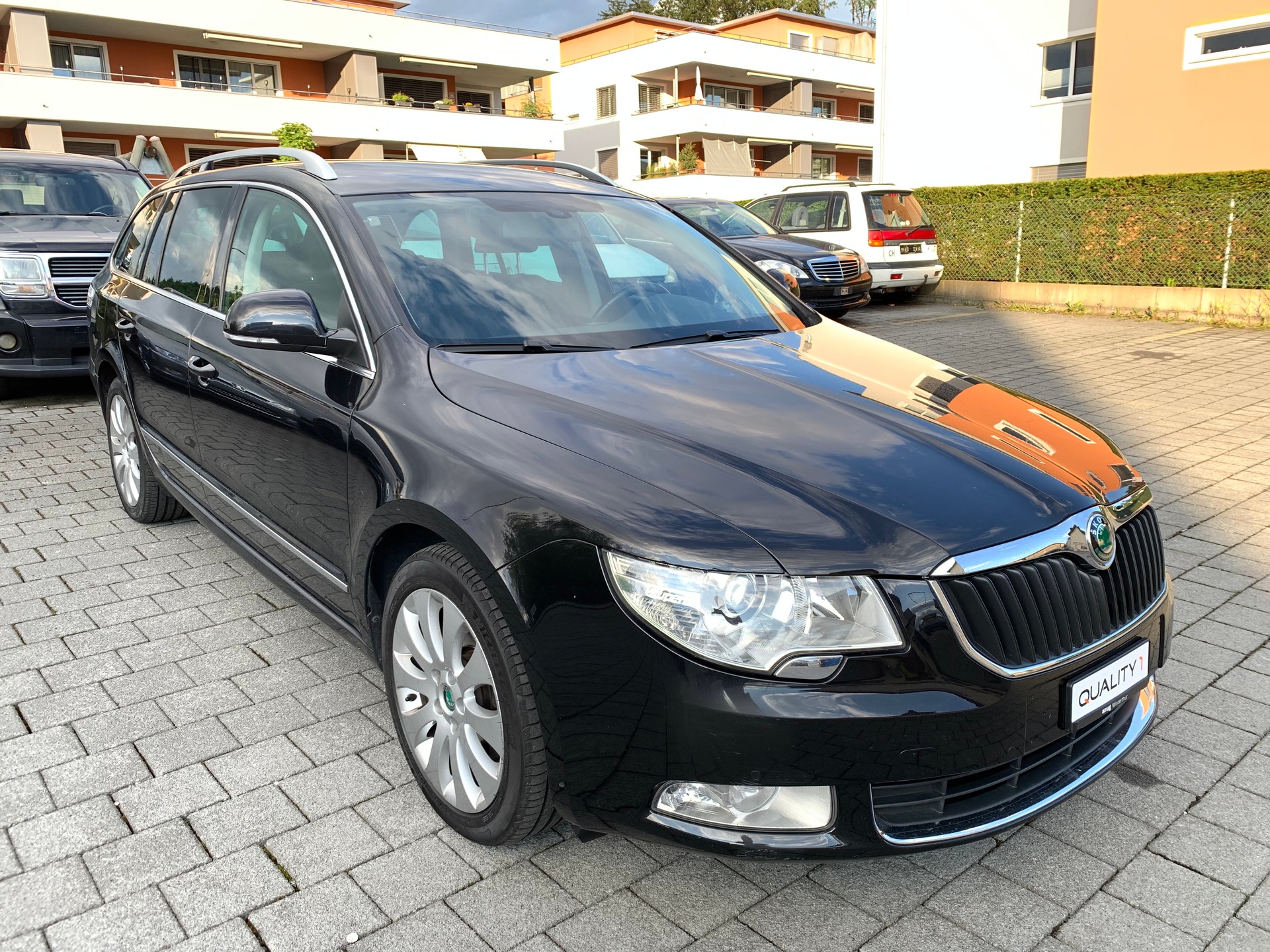 SKODA Superb Combi 2.0 TDi Ambition 4x4 DSG-image-1