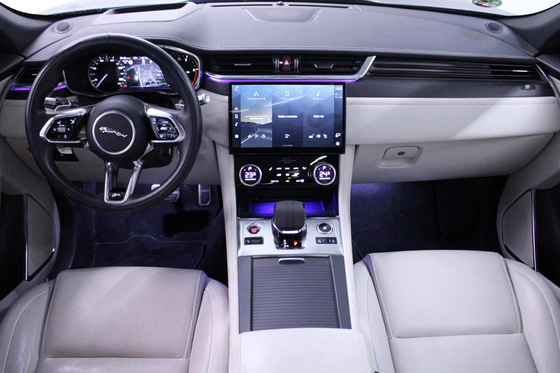 JAGUAR F-Pace 2.0 D I4 200 R-Dynamic S AWD *LEASING 1.99%*-image-10