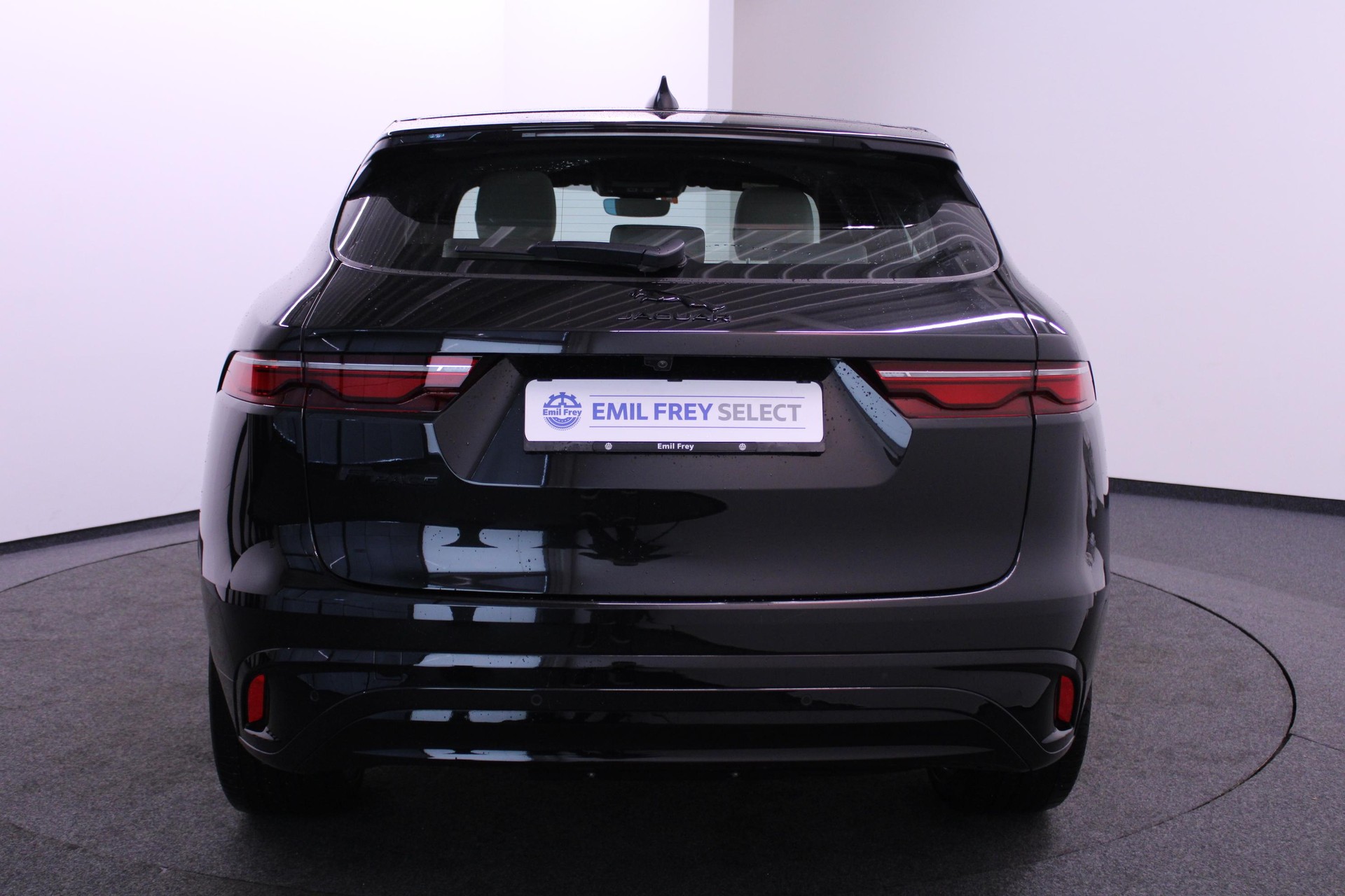 JAGUAR F-Pace 2.0 D I4 200 R-Dynamic S AWD-image-2
