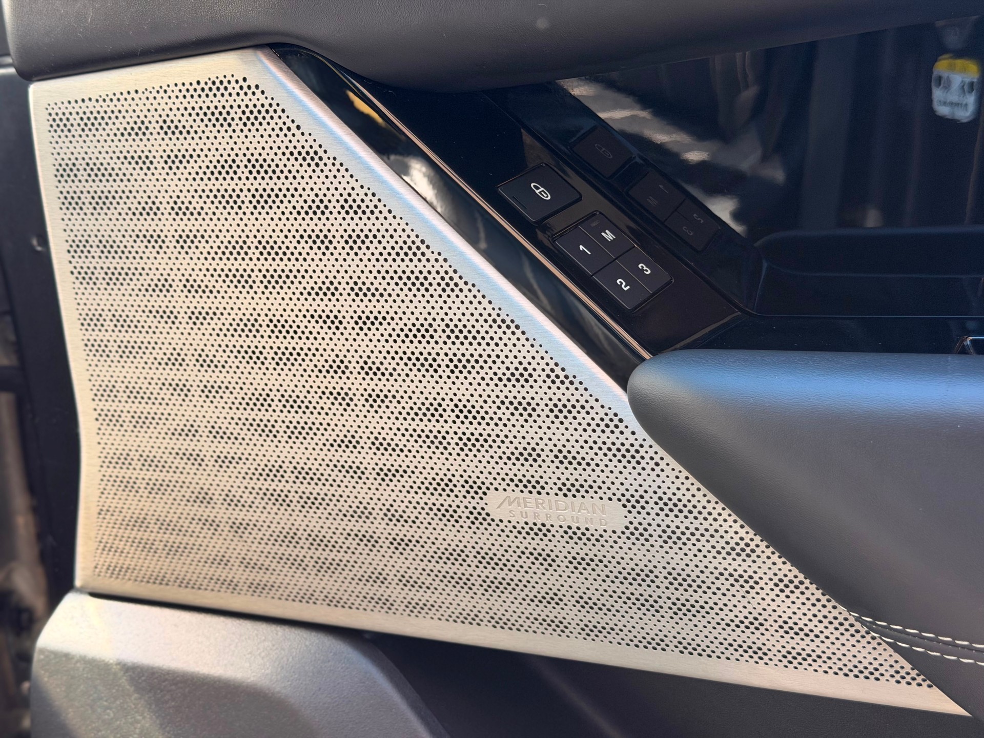 LAND ROVER Range Rover Velar R-Dynamic D 300 HSE Automatic-image-29