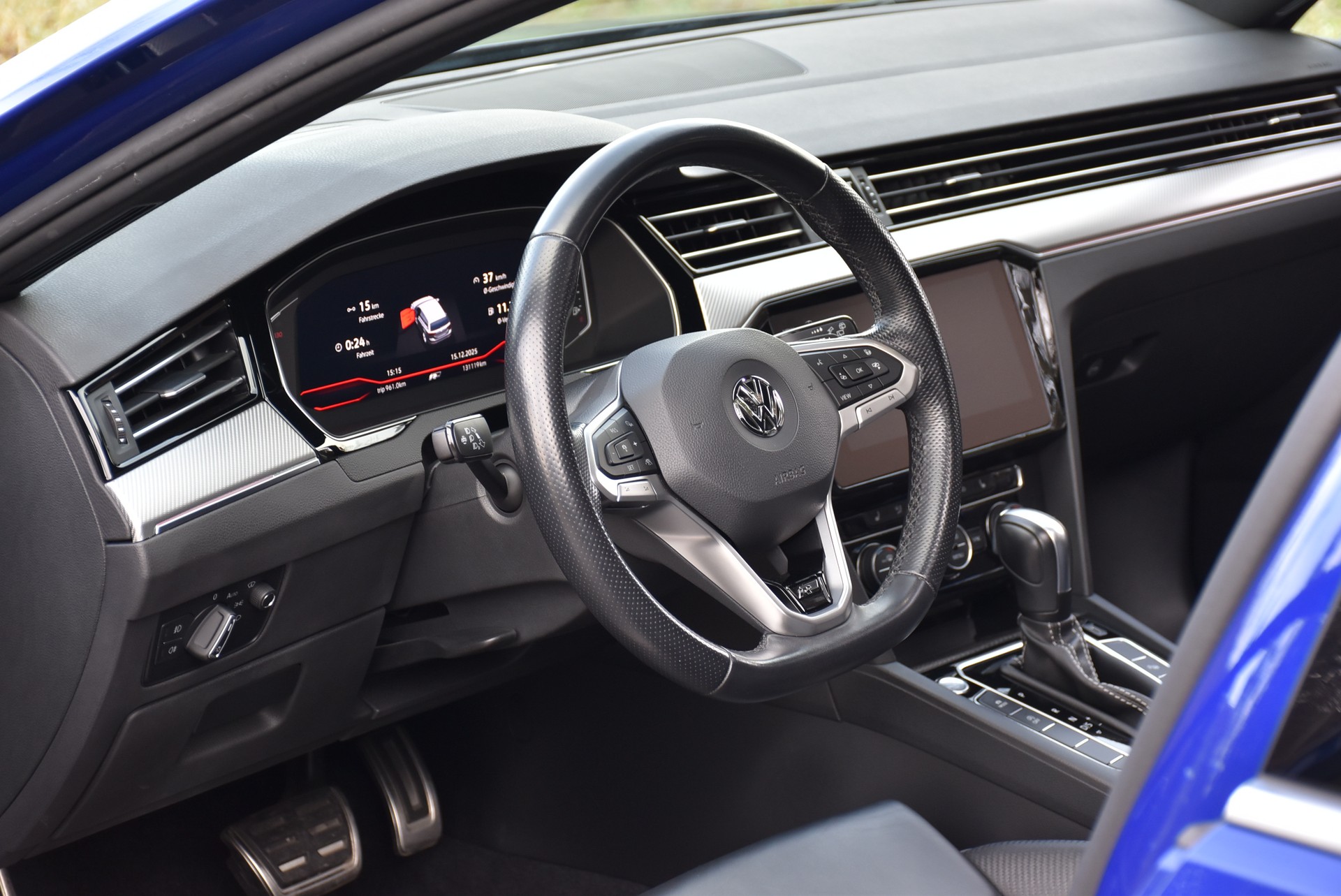 VW 2.0 TDI 240 Elegance DSG 4m-image-4