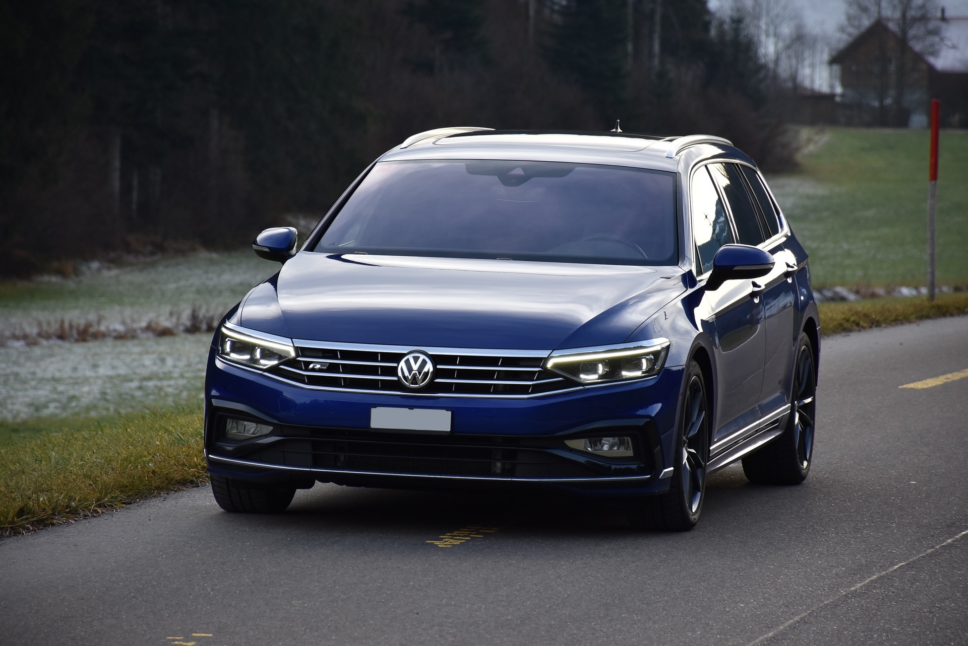 VW 2.0 TDI 240 Elegance DSG 4m-image-0