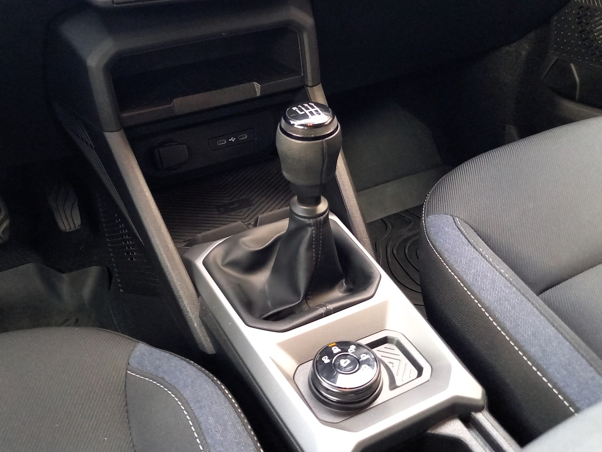 DACIA Duster 1.2 TCe Journey 4WD-image-13