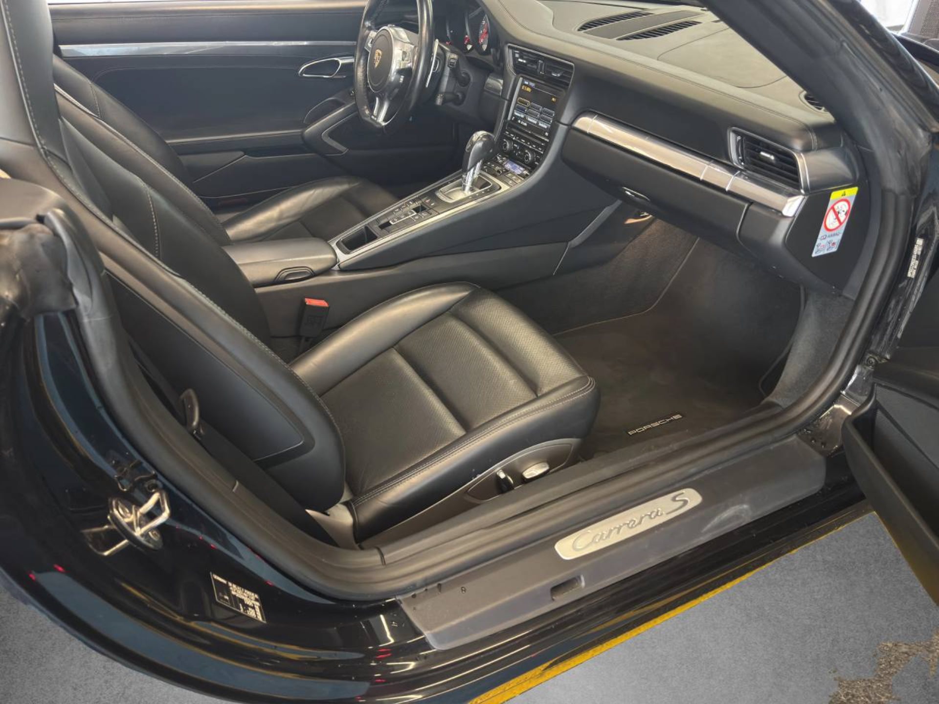 PORSCHE 911 Carrera S Cabriolet-image-13