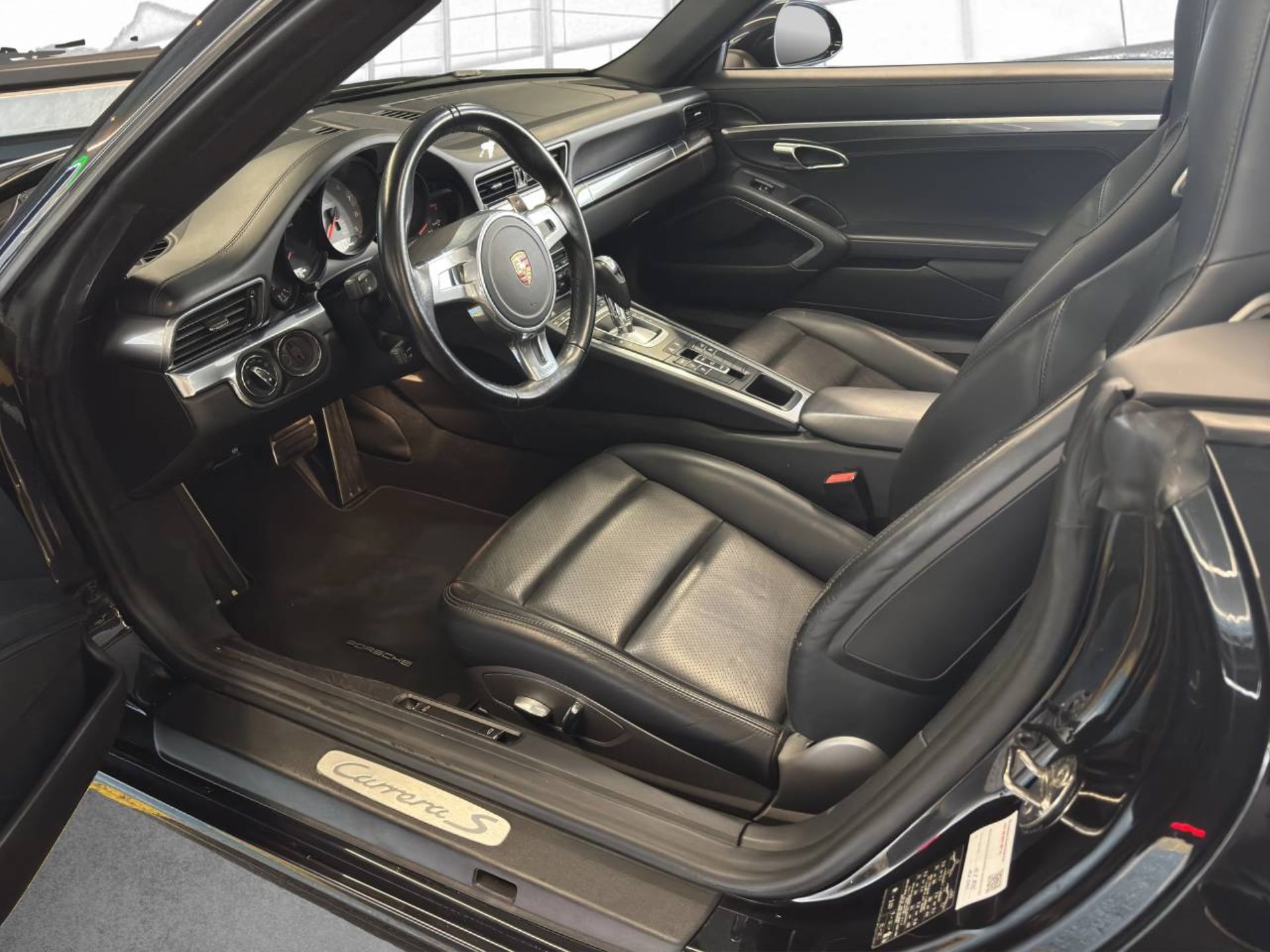 PORSCHE 911 Carrera S Cabriolet-image-3