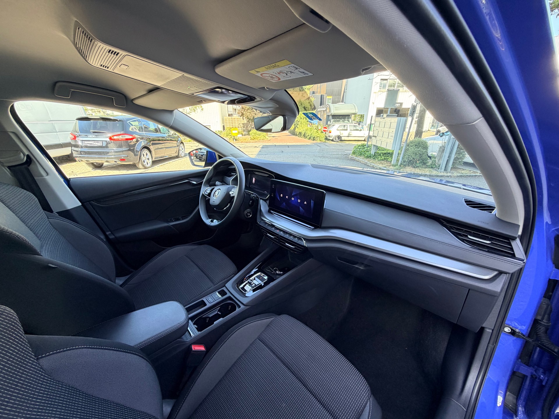 SKODA Octavia Combi 2.0 TDI DSG Ambition-image-9