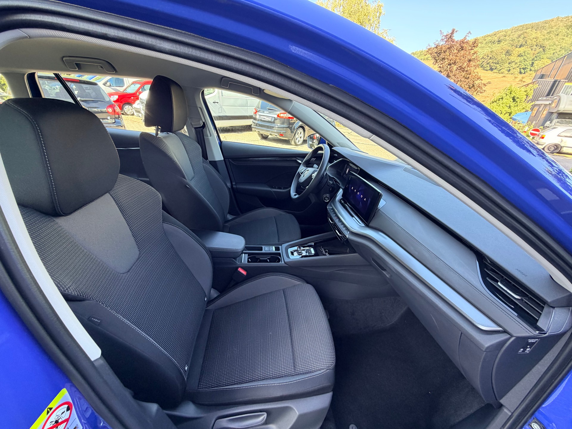 SKODA Octavia Combi 2.0 TDI DSG Ambition-image-8