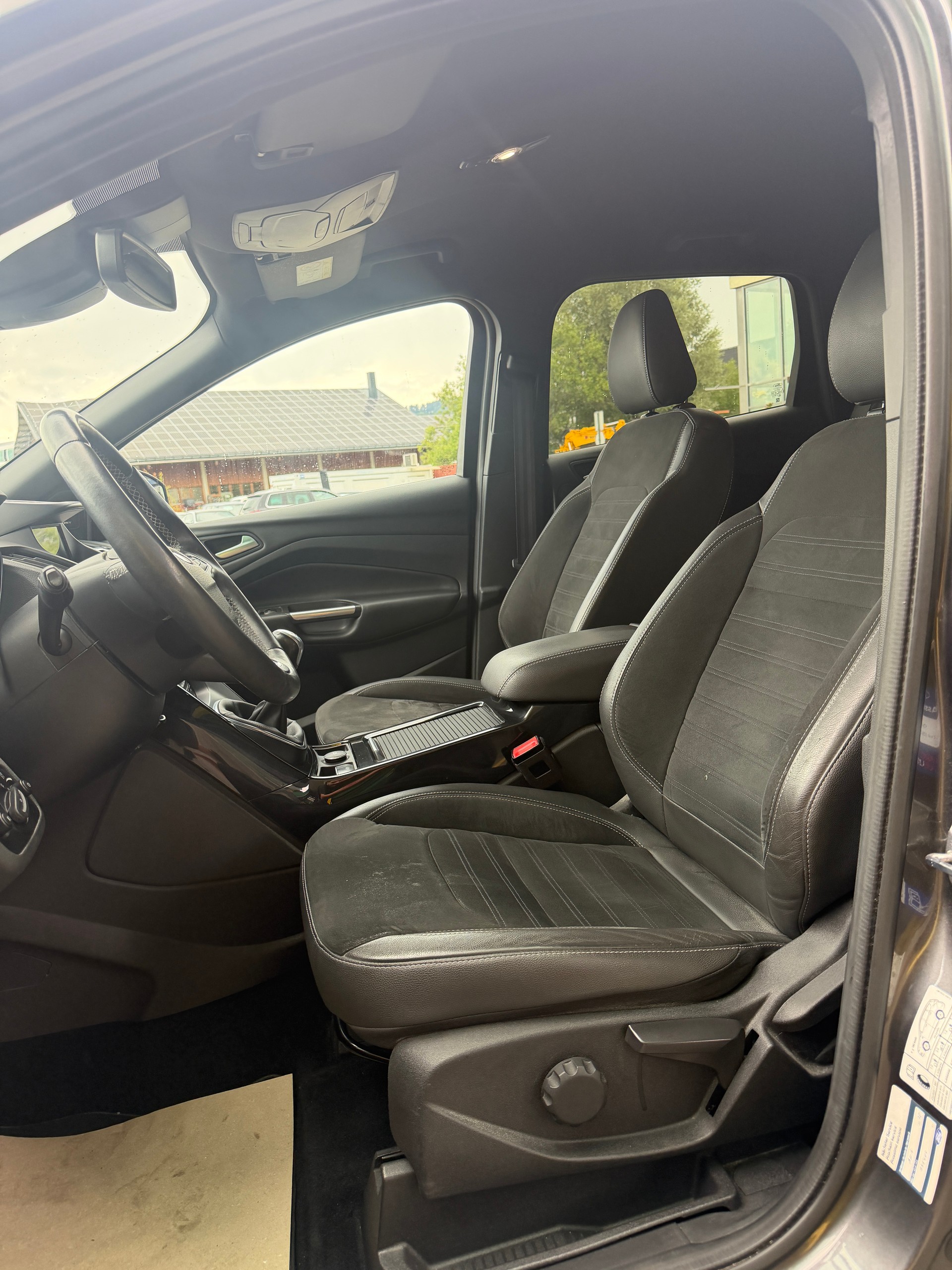 FORD Kuga 2.0 TDCi ST Line 4WD-image-8