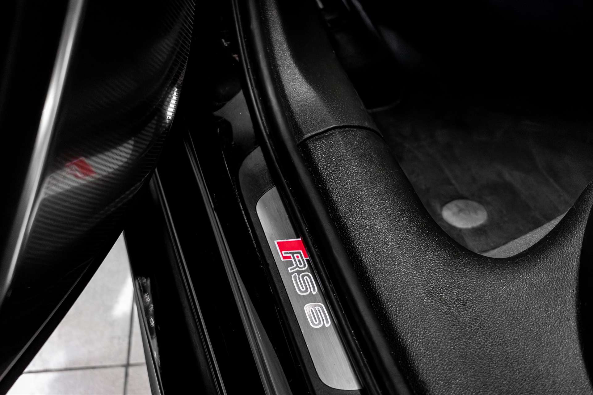 AUDI RS6 Avant 4.0 TFSI V8 quattro Tiptronic-image-14