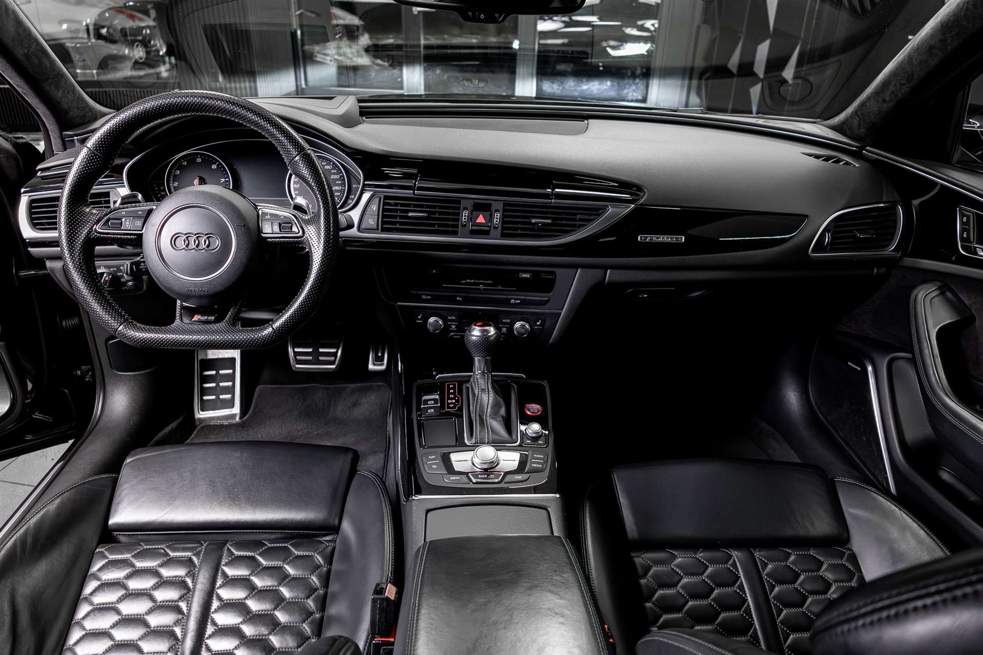 AUDI RS6 Avant 4.0 TFSI V8 quattro Tiptronic-image-5