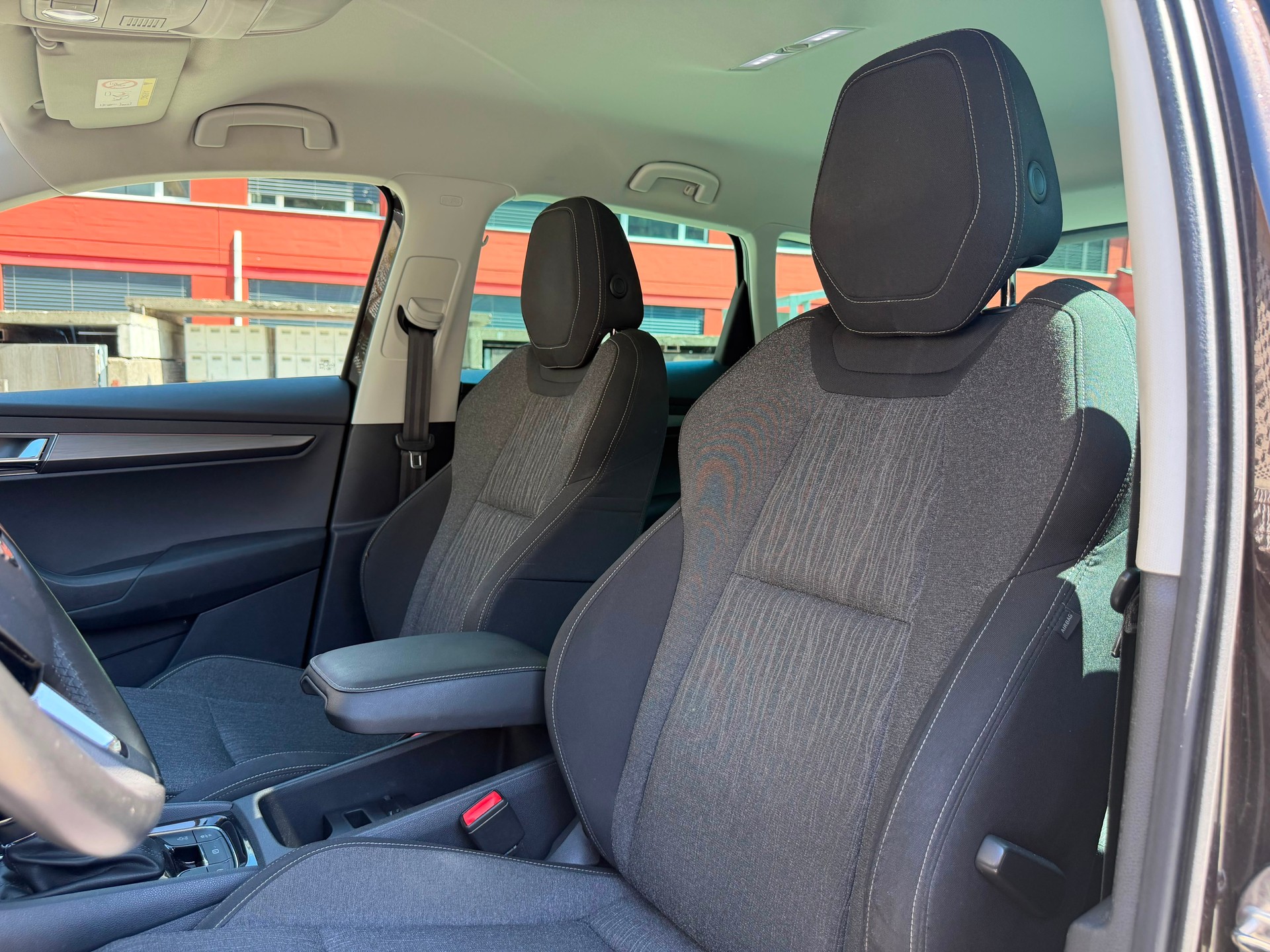 SKODA Karoq 2.0 TDI CR Style 4x4 DSG-image-8