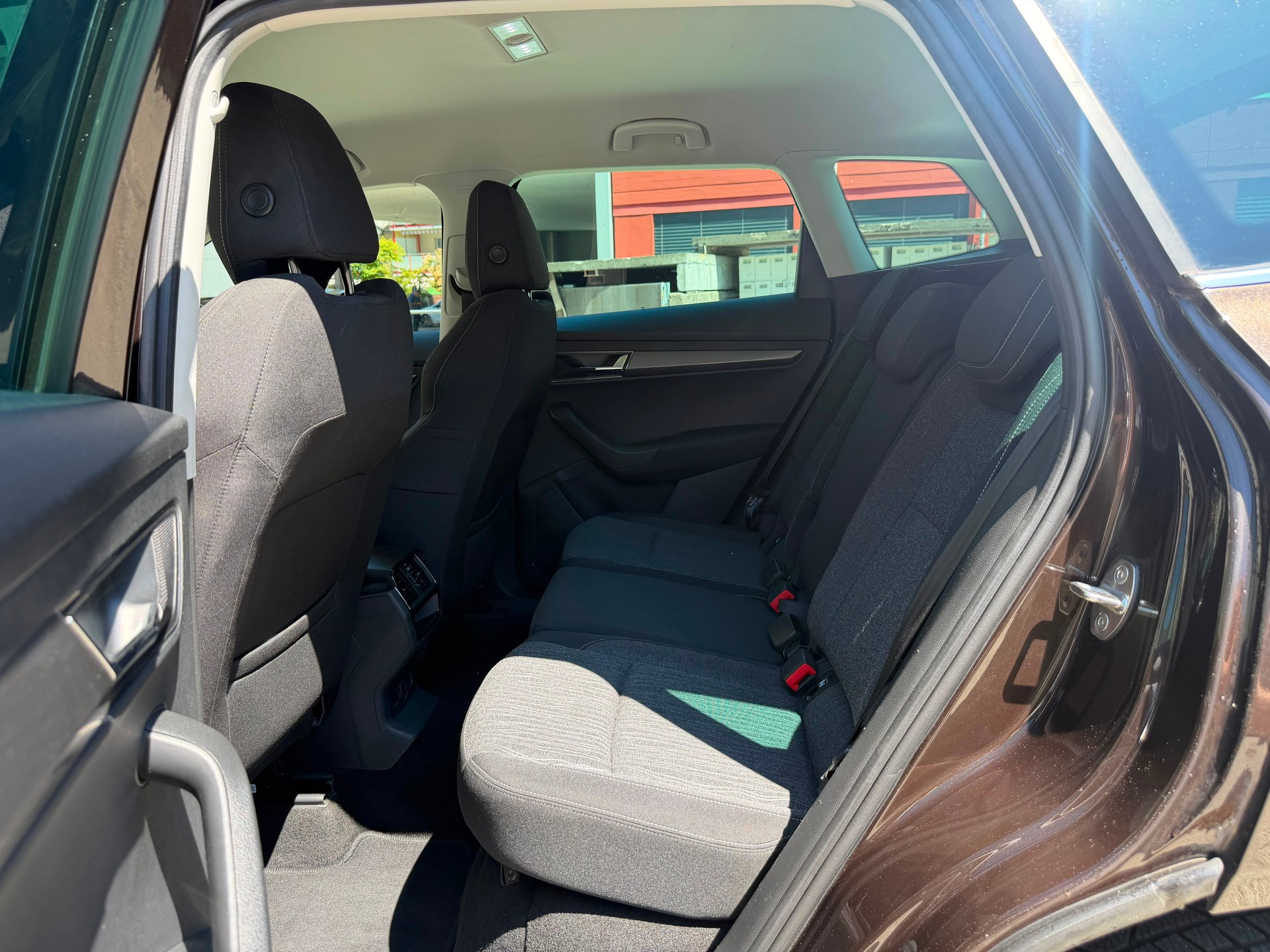 SKODA Karoq 2.0 TDI CR Style 4x4 DSG-image-5