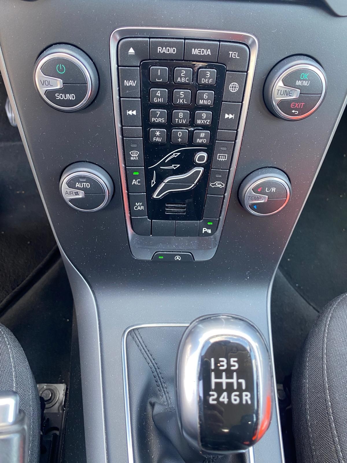 VOLVO V40 D2 Momentum-image-10