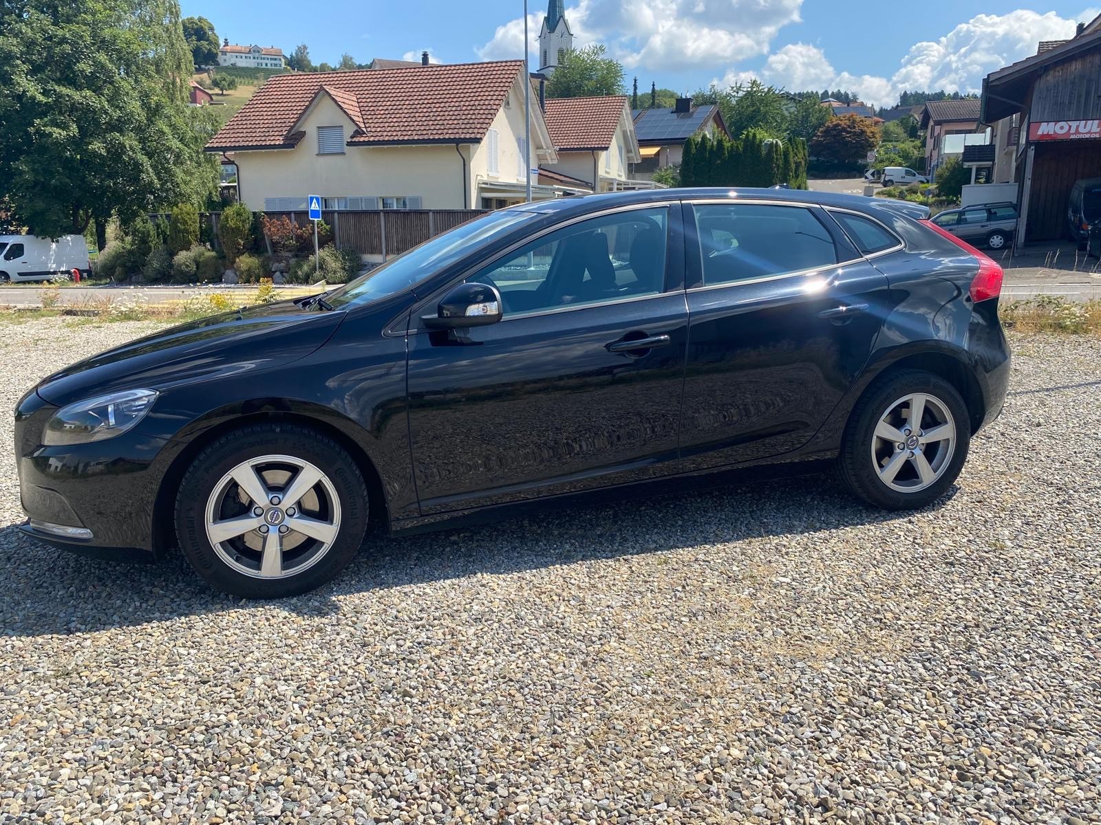 VOLVO V40 D2 Momentum-image-3