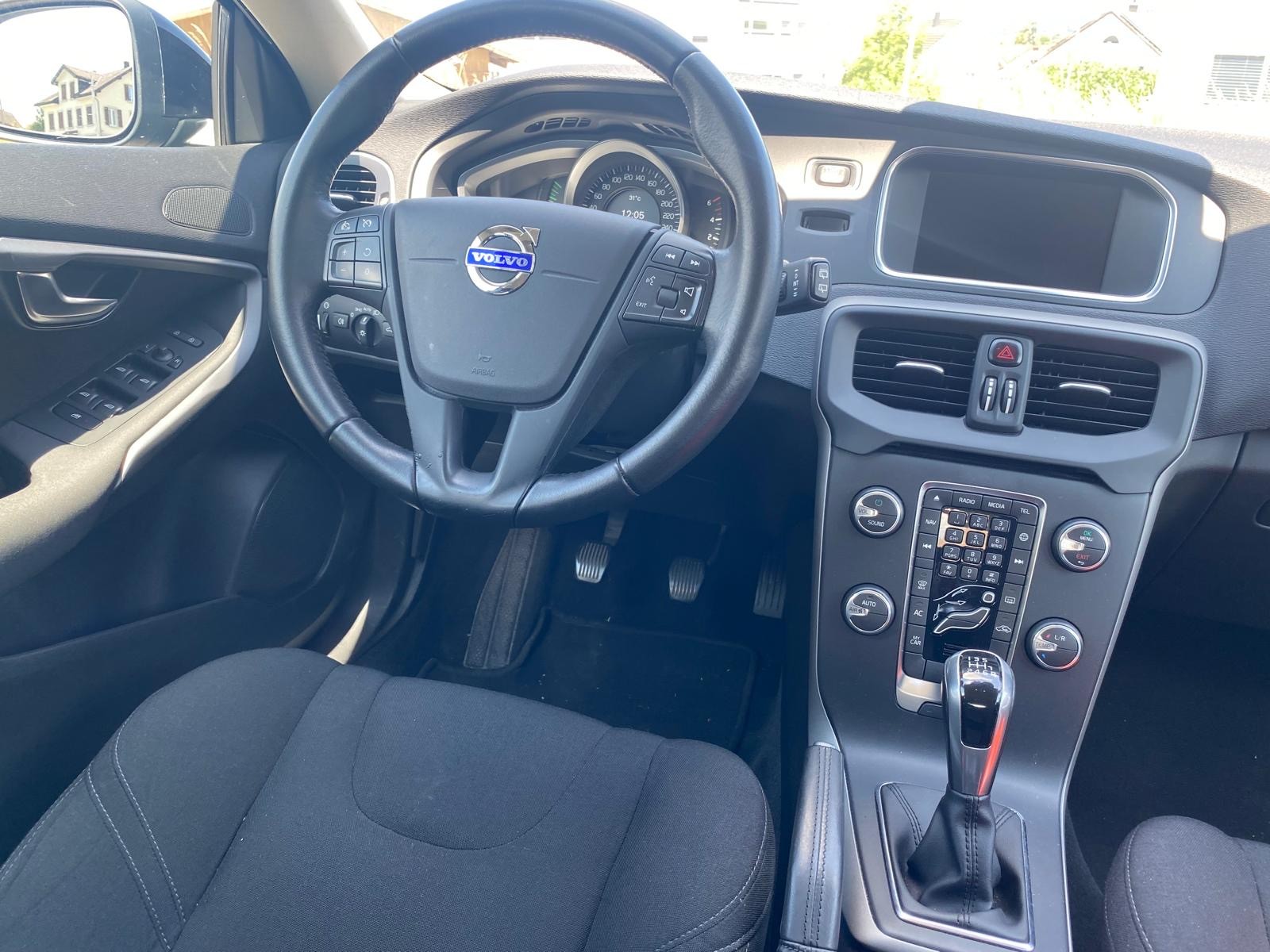 VOLVO V40 D2 Momentum-image-8