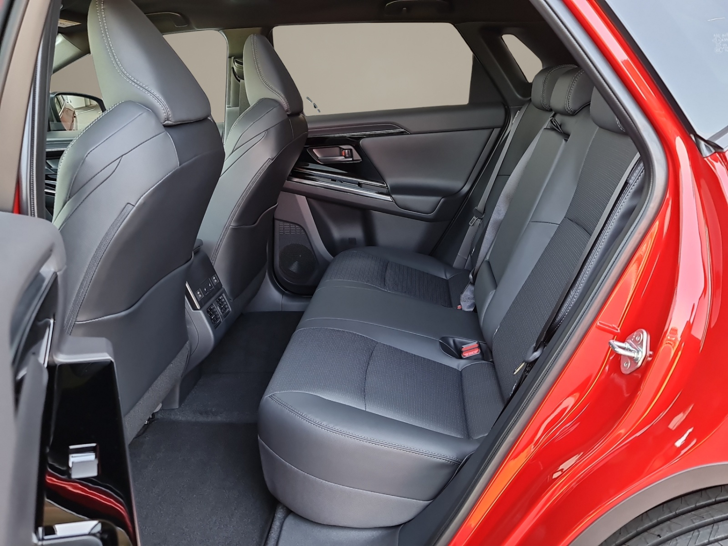 TOYOTA bZ4X 6.6 kw OBC Premium AWD-image-9