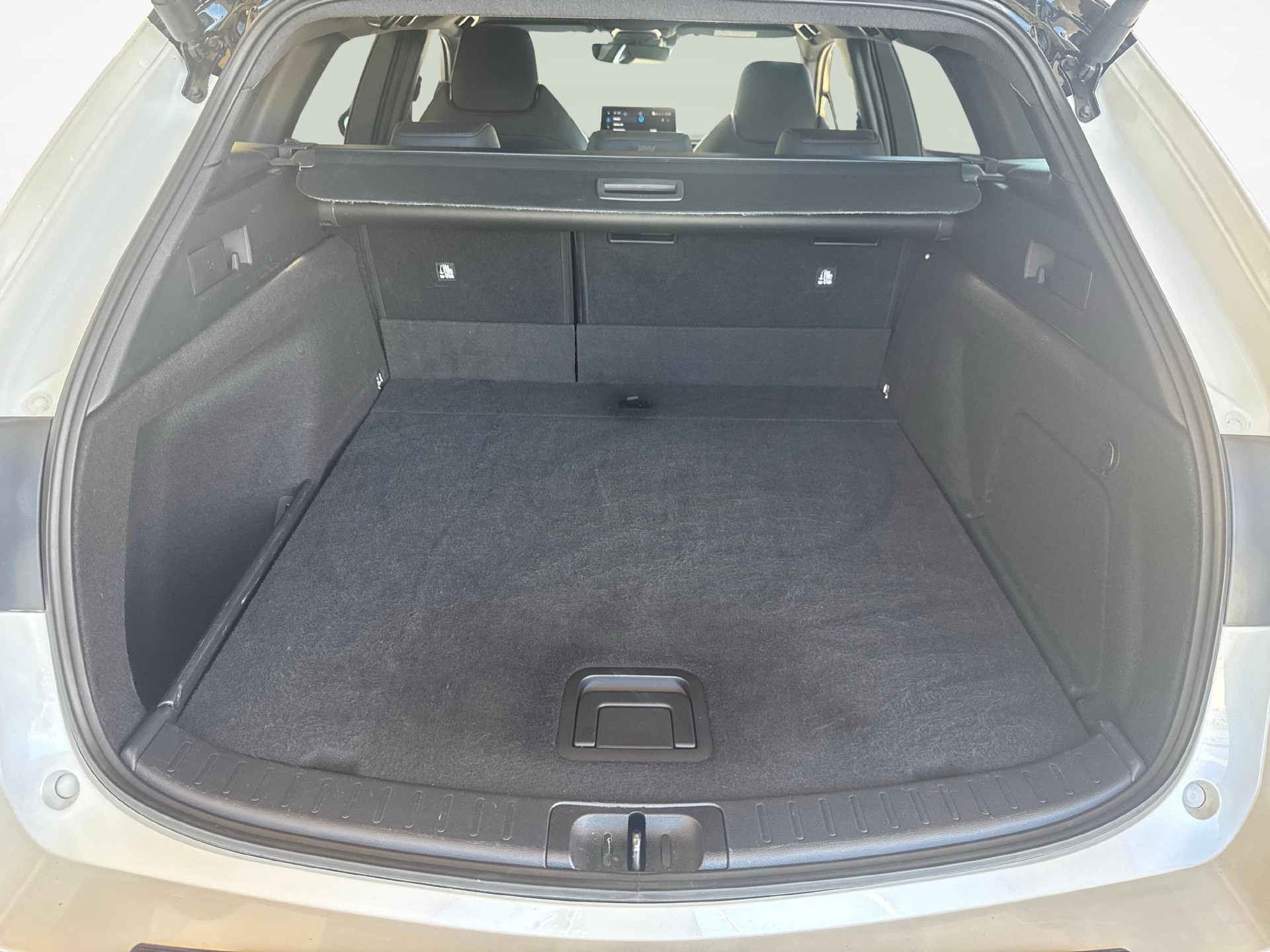 TOYOTA Corolla Touring Sports 2.0 HSD GR Sport / ab 3,99% Leasing bei Abschluss einer Protect Autoversicherung-image-11