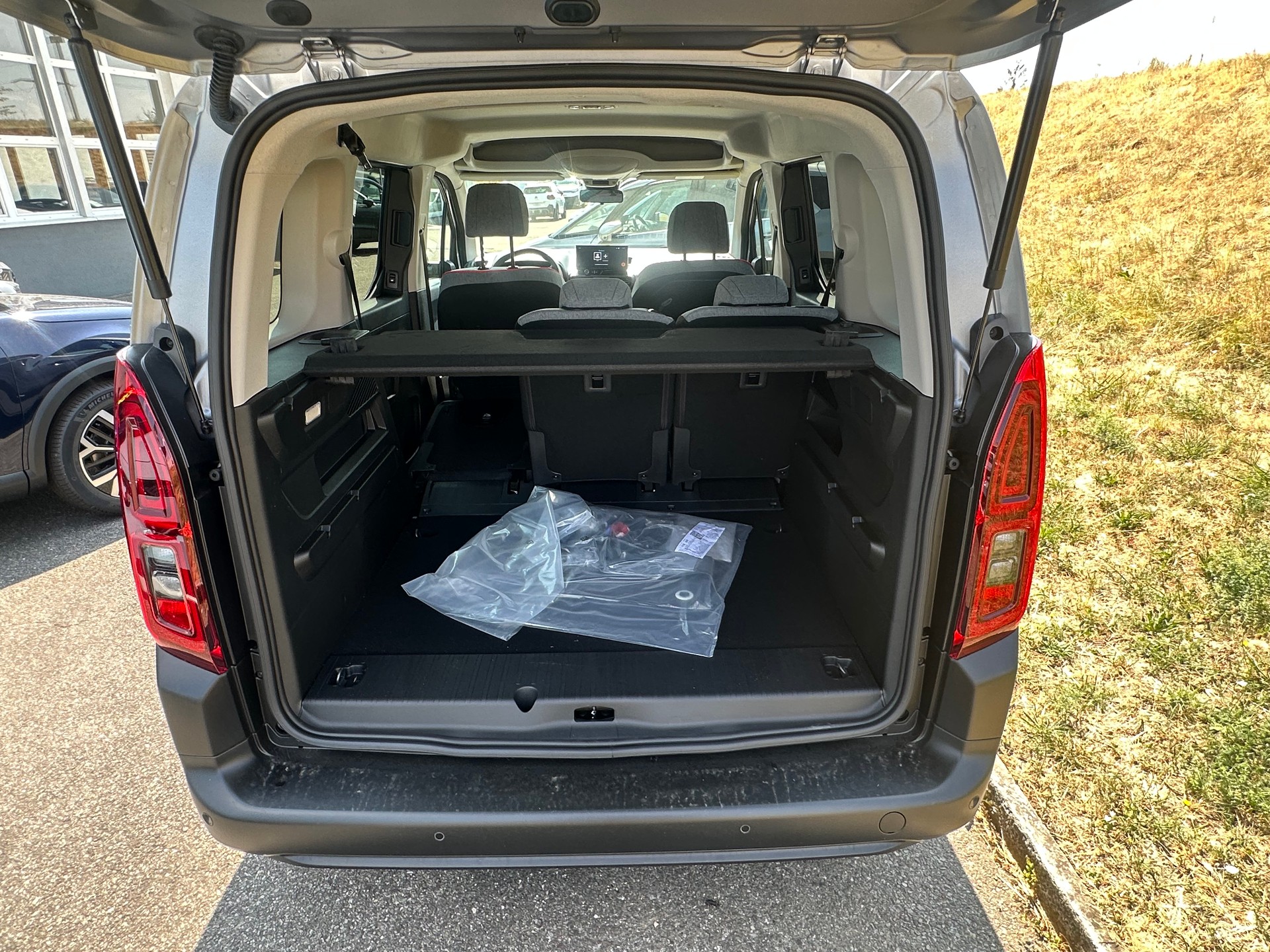 CITROEN Berlingo 1.5 BlueHDi 130 M Berlingo 30 EAT8-image-4