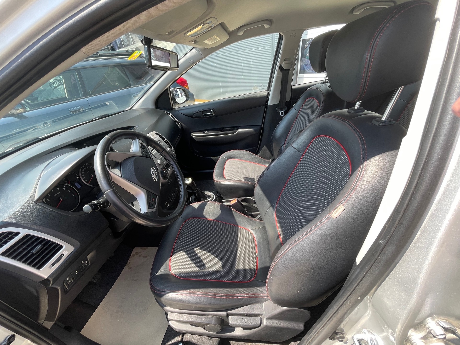 HYUNDAI i20 1.6 Premium-image-1