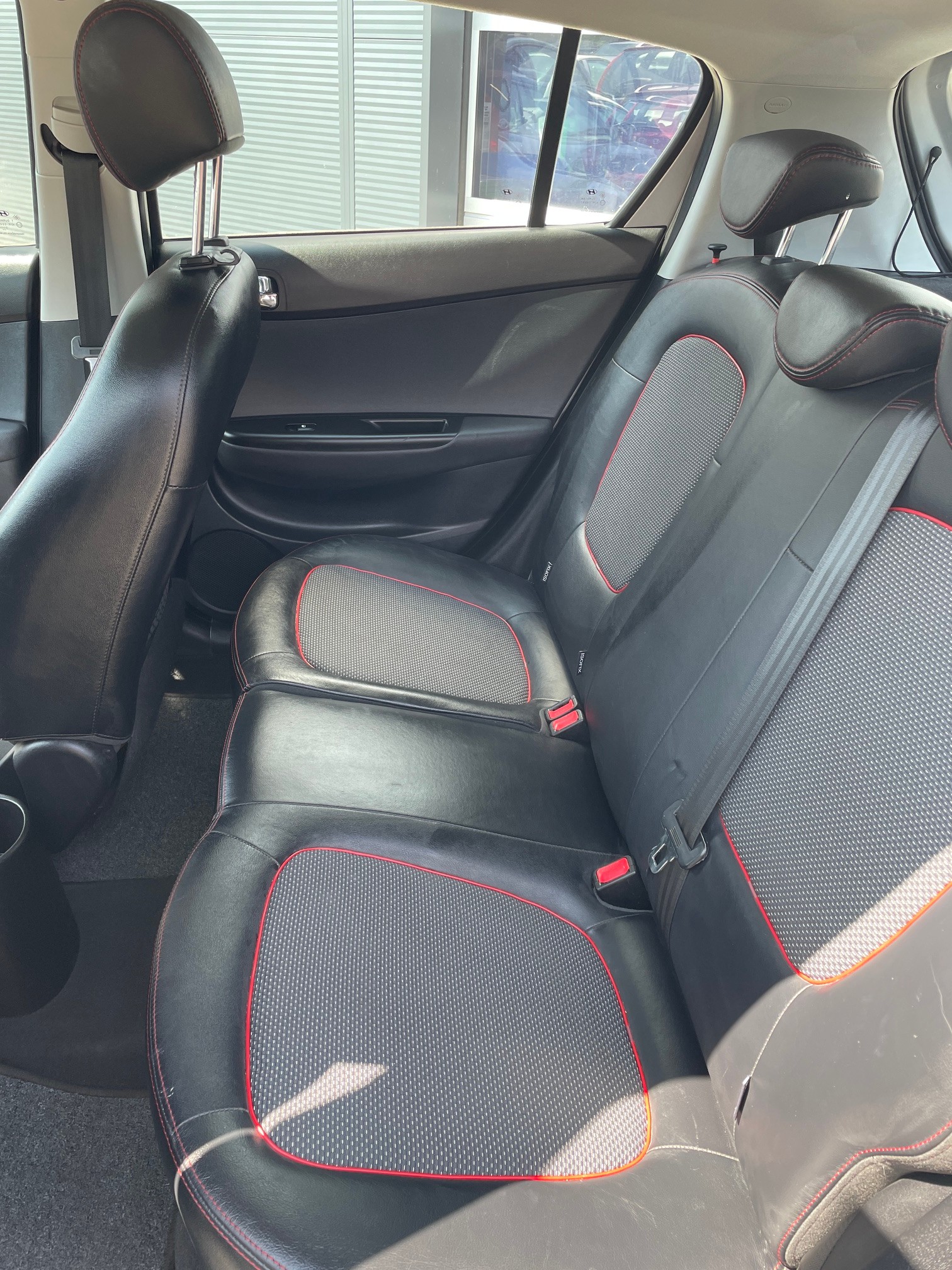 HYUNDAI i20 1.6 Premium-image-2