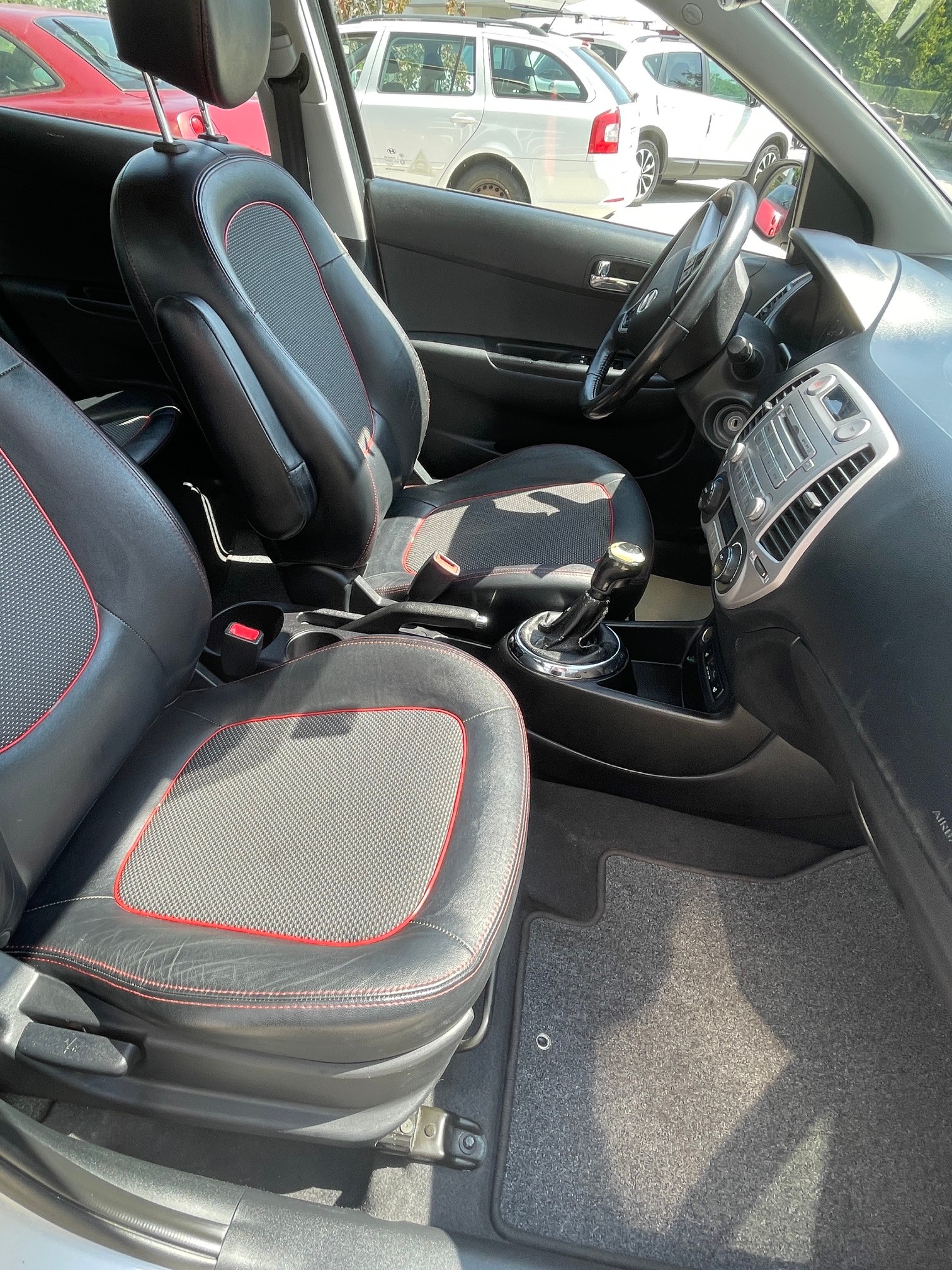 HYUNDAI i20 1.6 Premium-image-6