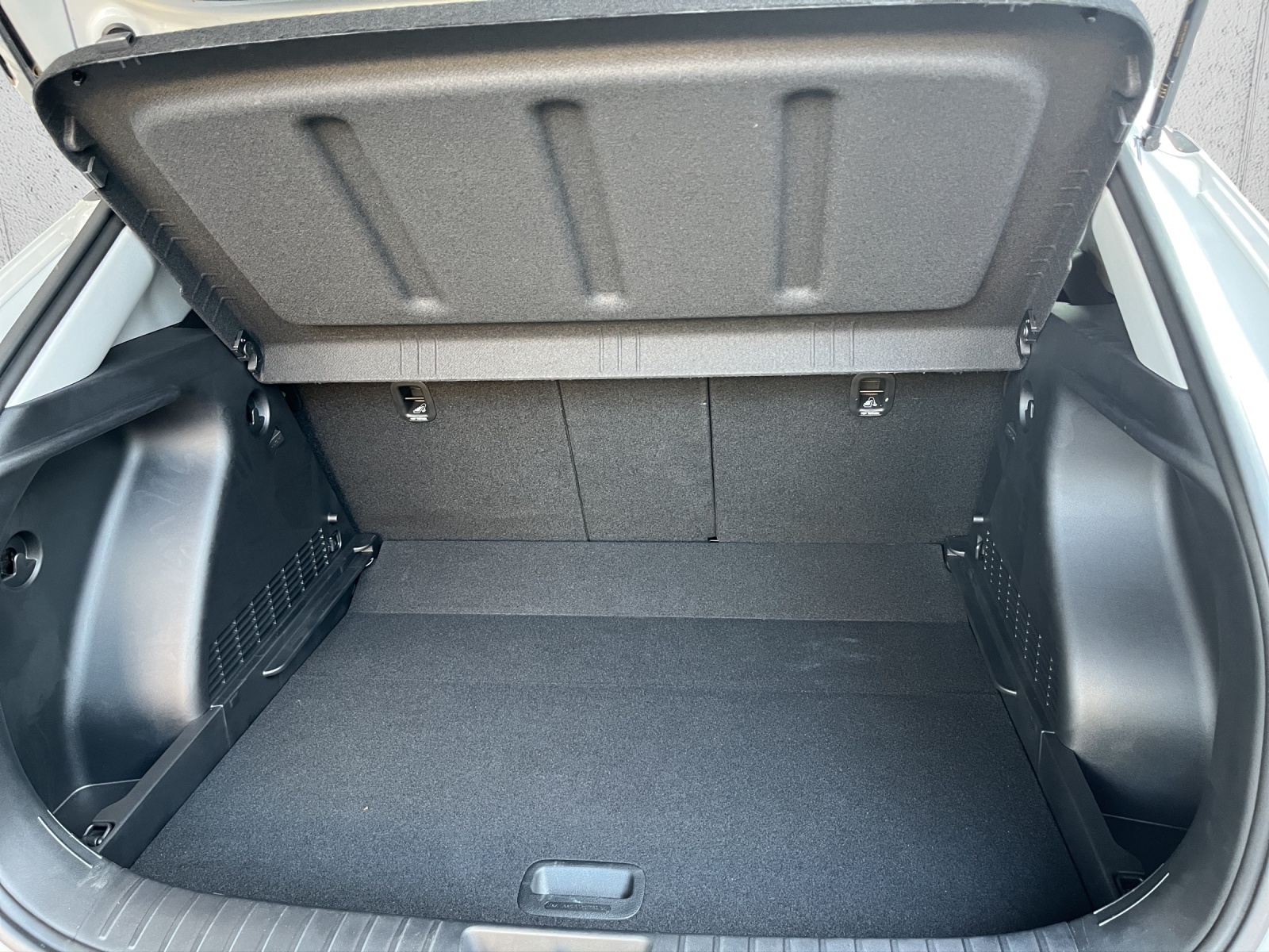 HYUNDAI Kona 1.6 GDi HEV Amplia DCT-image-12